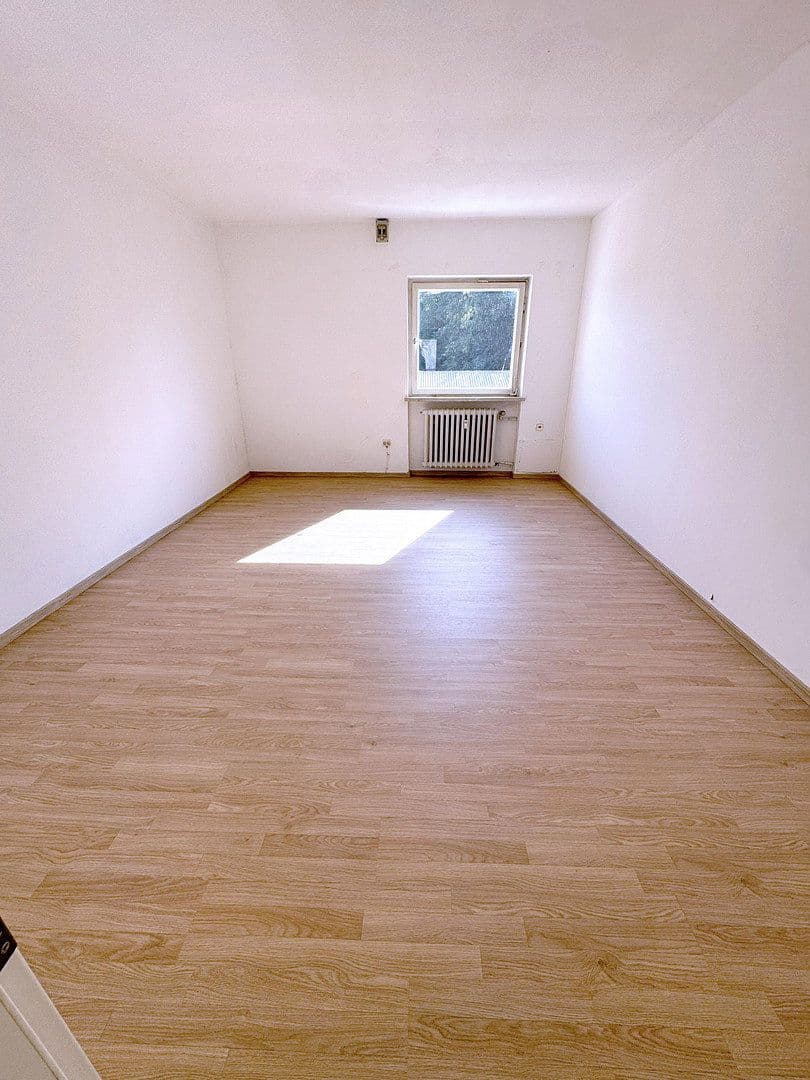 Prenájom kancelárie 128 m², Porschestrasse 12, Waldkraiburg, Bavorsko Prenájom kancelárie 128 m², Porschestrasse 12, Waldkraiburg, Bavorsko