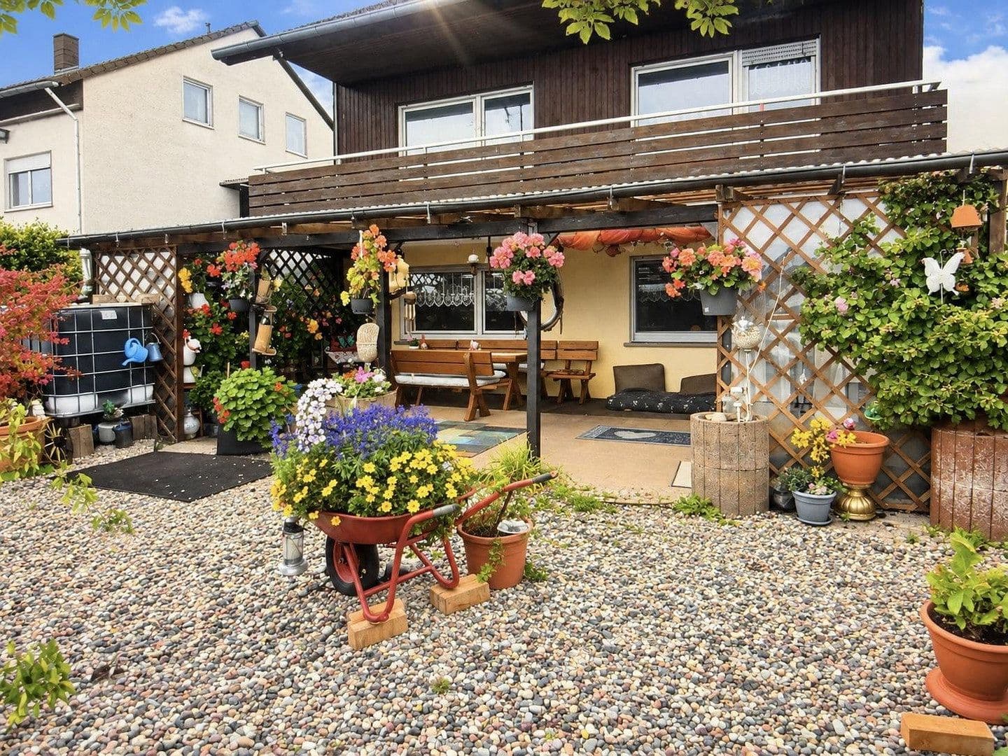 Predaj domu 333 m², pozemok 1.100 m², Burghaun, Hesensko Predaj domu 333 m², pozemok 1.100 m², Burghaun, Hesensko