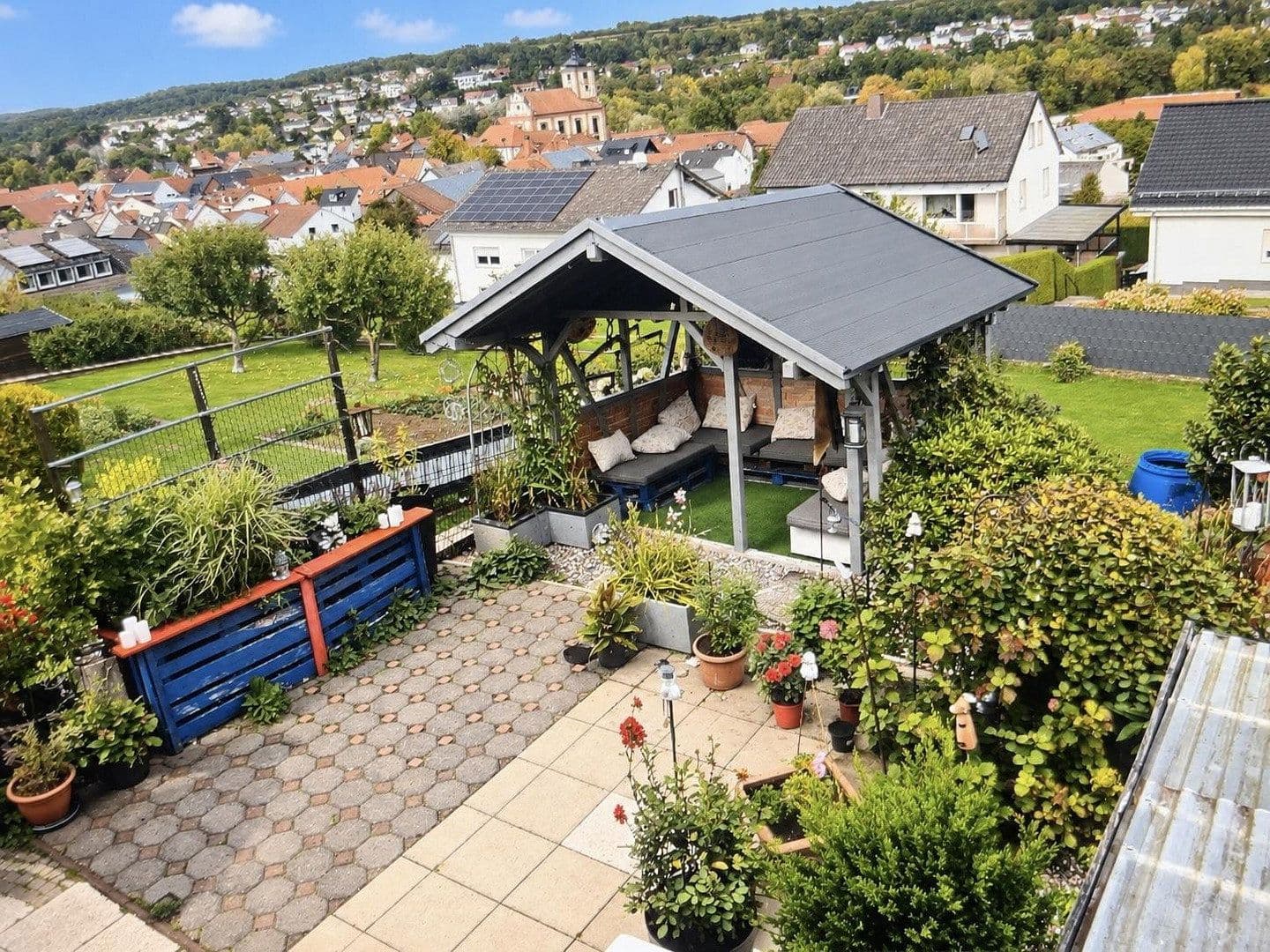 Predaj domu 333 m², pozemok 1.100 m², Burghaun, Hesensko Predaj domu 333 m², pozemok 1.100 m², Burghaun, Hesensko