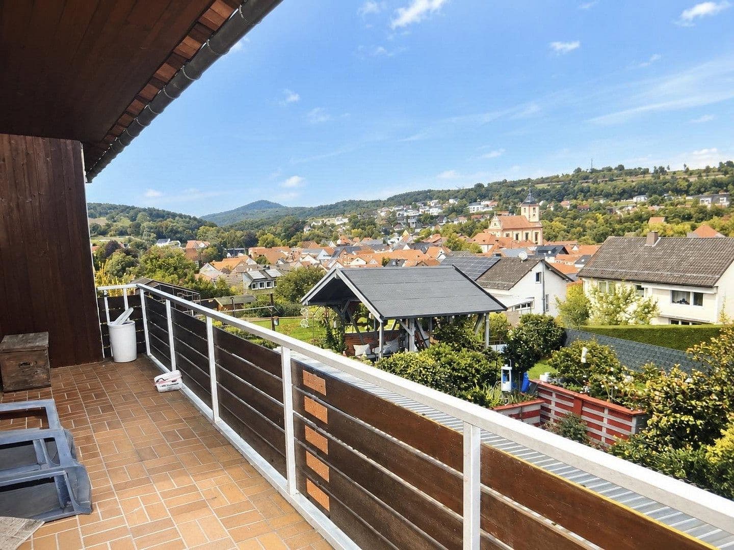 Predaj domu 333 m², pozemok 1.100 m², Burghaun, Hesensko Predaj domu 333 m², pozemok 1.100 m², Burghaun, Hesensko