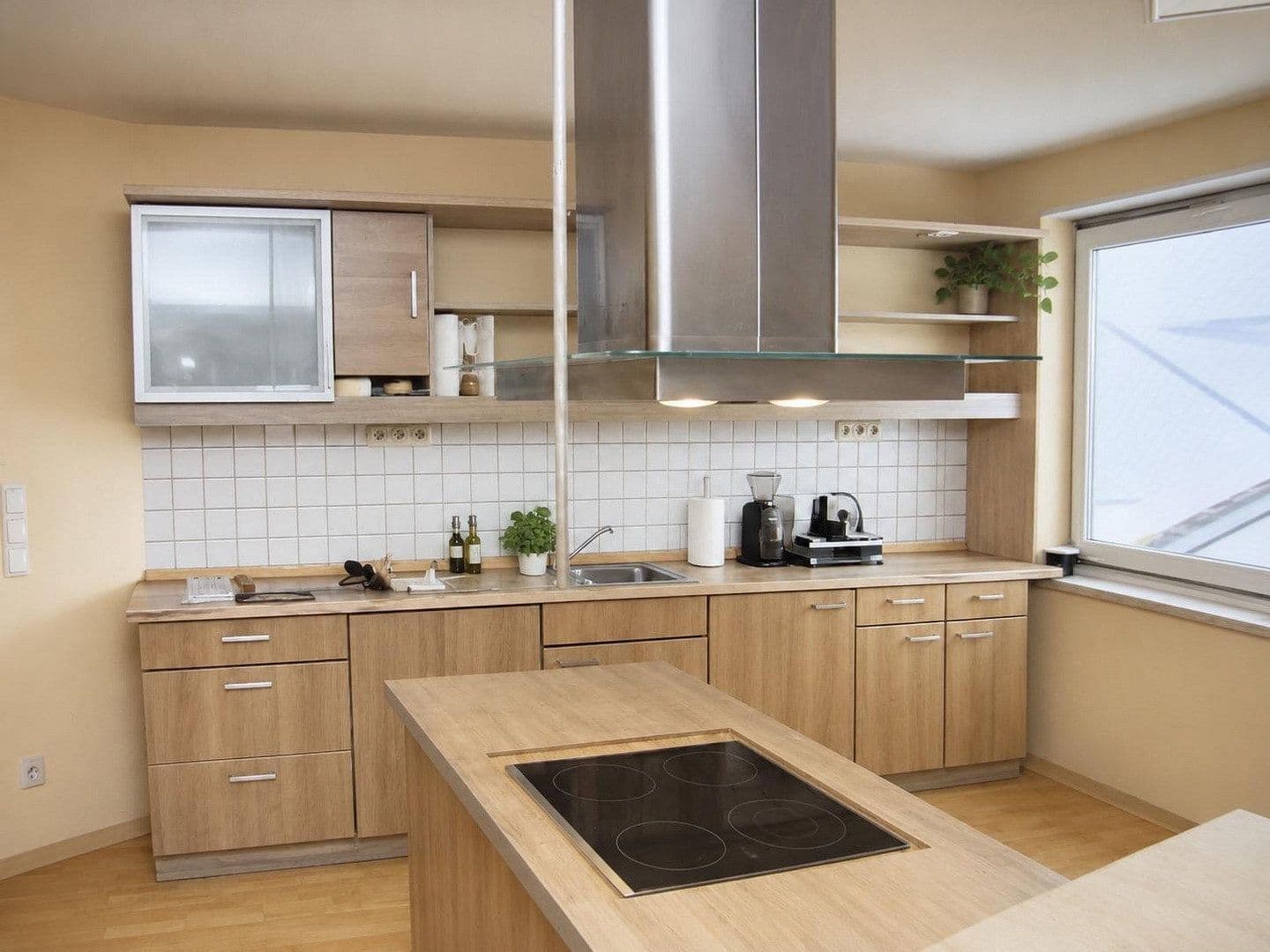 Predaj domu 333 m², pozemok 1.100 m², Burghaun, Hesensko Predaj domu 333 m², pozemok 1.100 m², Burghaun, Hesensko