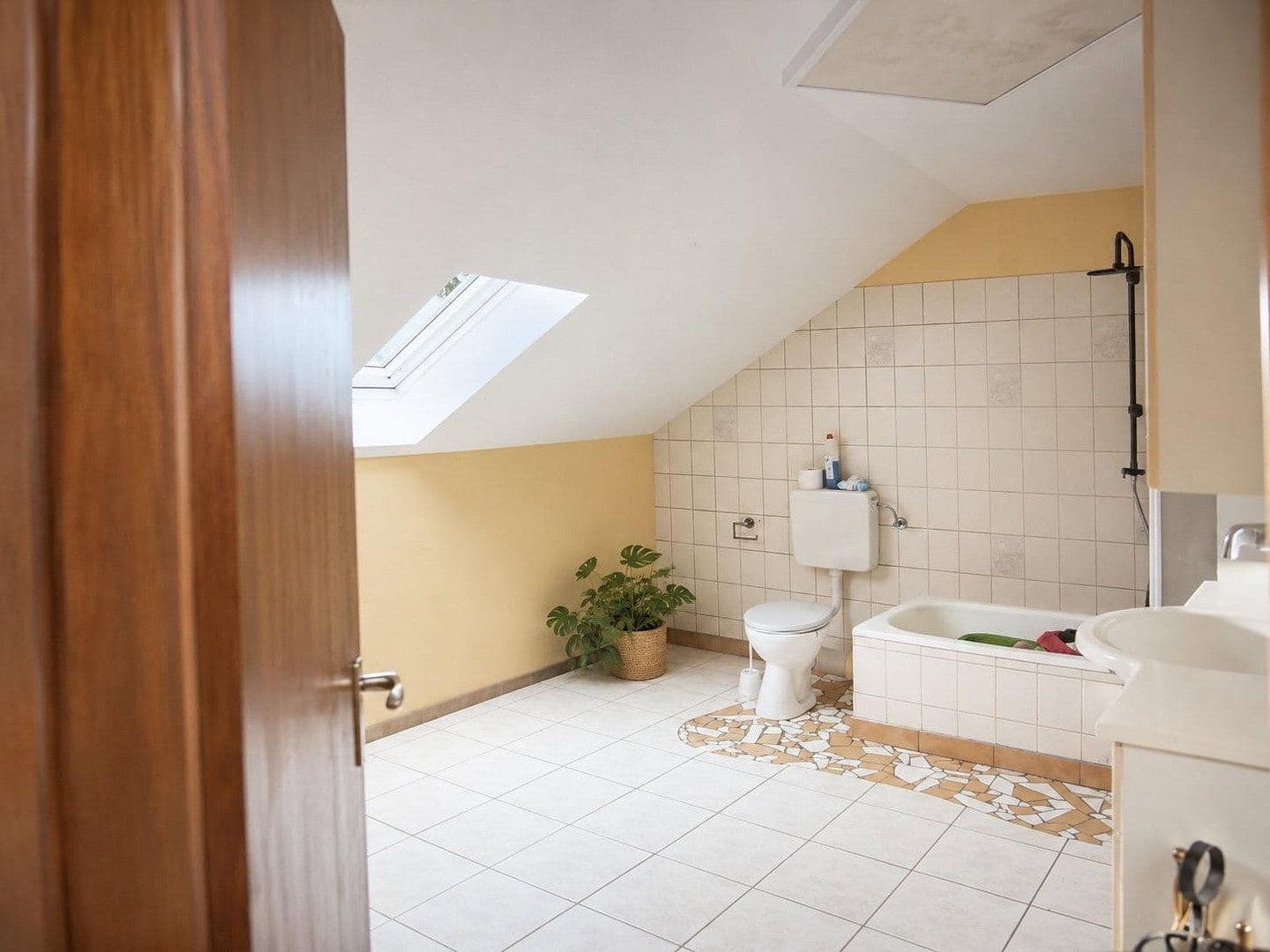Predaj domu 333 m², pozemok 1.100 m², Burghaun, Hesensko Predaj domu 333 m², pozemok 1.100 m², Burghaun, Hesensko