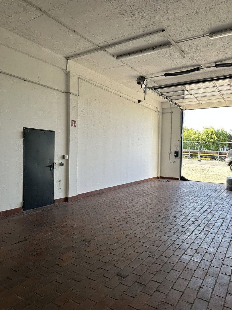 Prenájom nebytového priestoru 120 m², Friedrich Kaiser Strasse 13, Iserlohn, Severné Porýnie - Westfálsko Prenájom nebytového priestoru 120 m², Friedrich Kaiser Strasse 13, Iserlohn, Severné Porýnie - Westfálsko