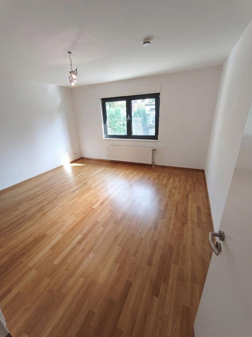 Prenájom bytu 3-izbový 95 m², Berlin Reinickendorf, Berlín Prenájom bytu 3-izbový 95 m², Berlin Reinickendorf, Berlín