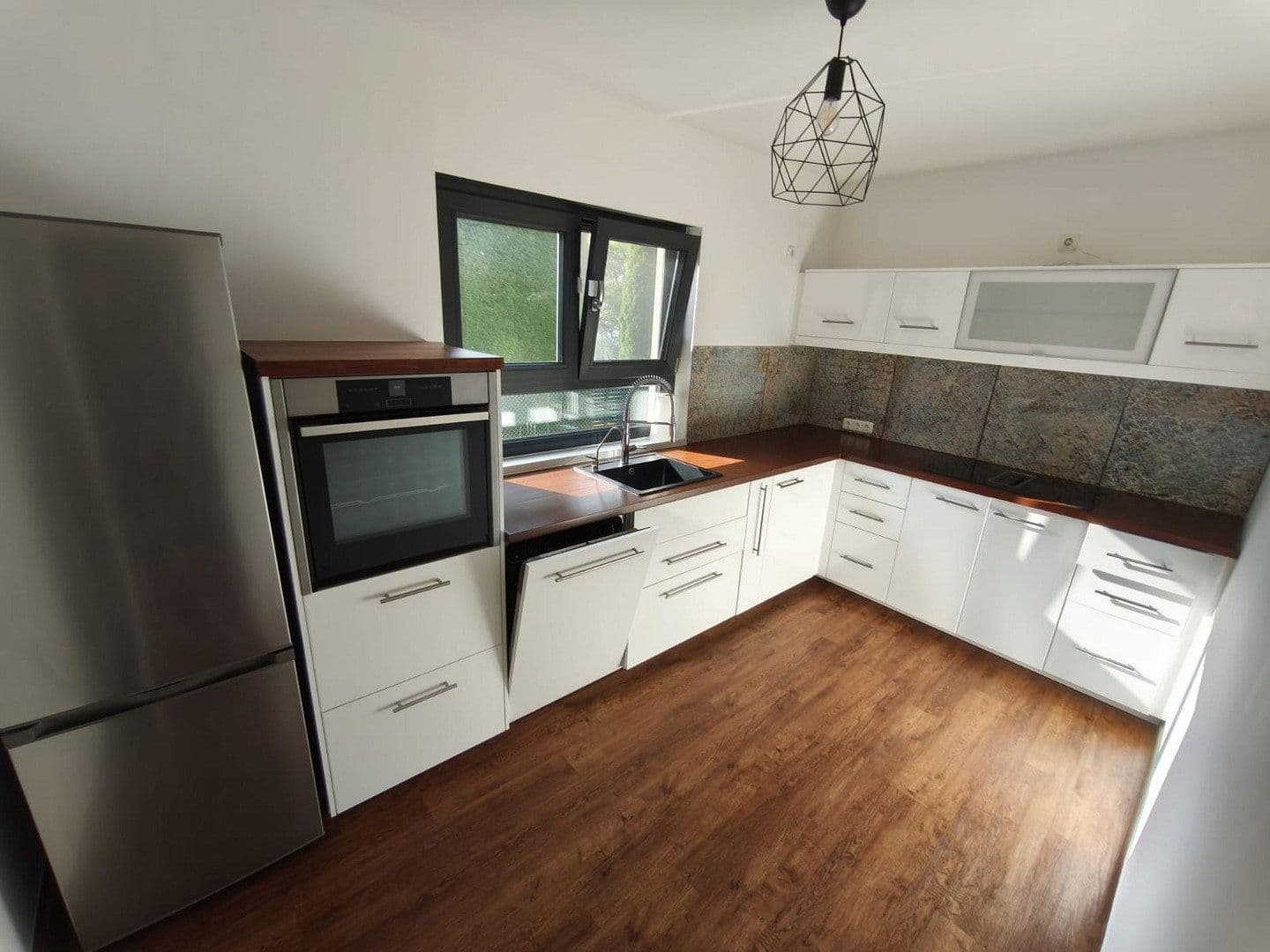 Prenájom bytu 3-izbový 95 m², Berlin Reinickendorf, Berlín Prenájom bytu 3-izbový 95 m², Berlin Reinickendorf, Berlín
