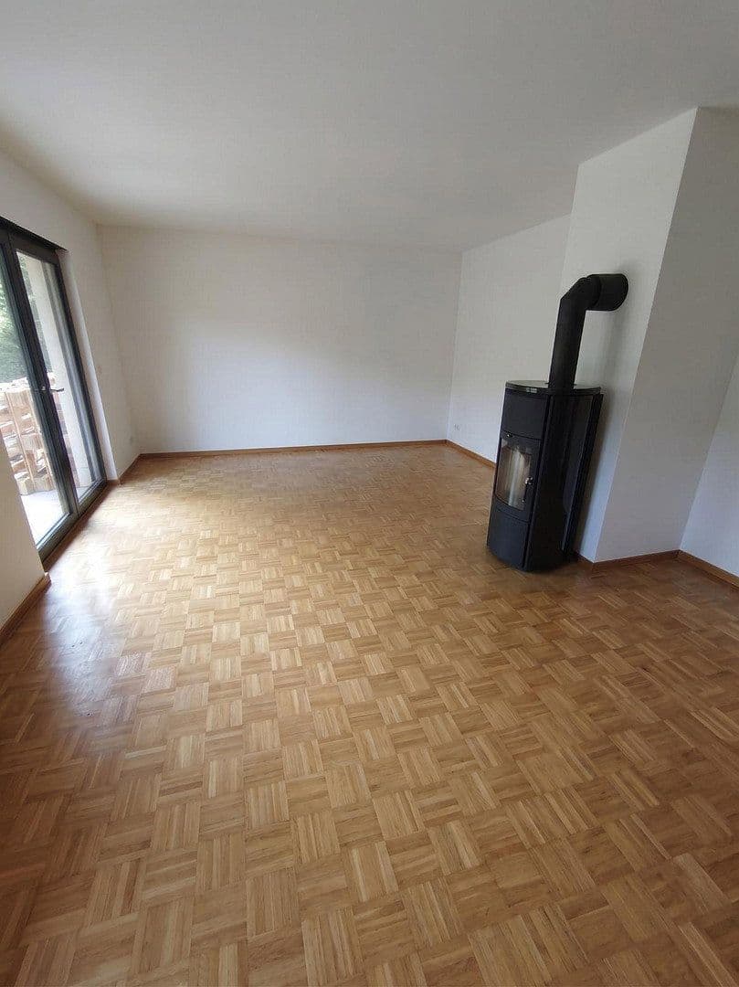 Prenájom bytu 3-izbový 95 m², Berlin Reinickendorf, Berlín Prenájom bytu 3-izbový 95 m², Berlin Reinickendorf, Berlín