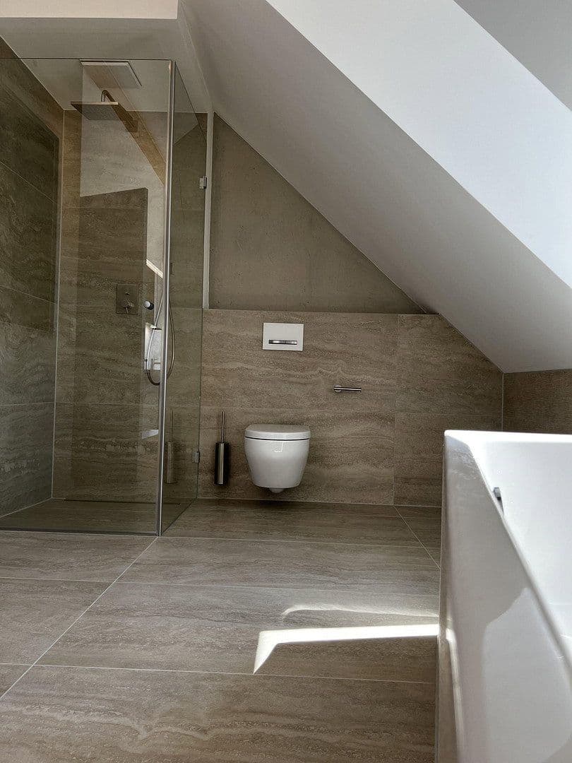 Prenájom bytu 4-izbový 144 m², Lerchenfeldstraße 28, München, Bavorsko Prenájom bytu 4-izbový 144 m², Lerchenfeldstraße 28, München, Bavorsko