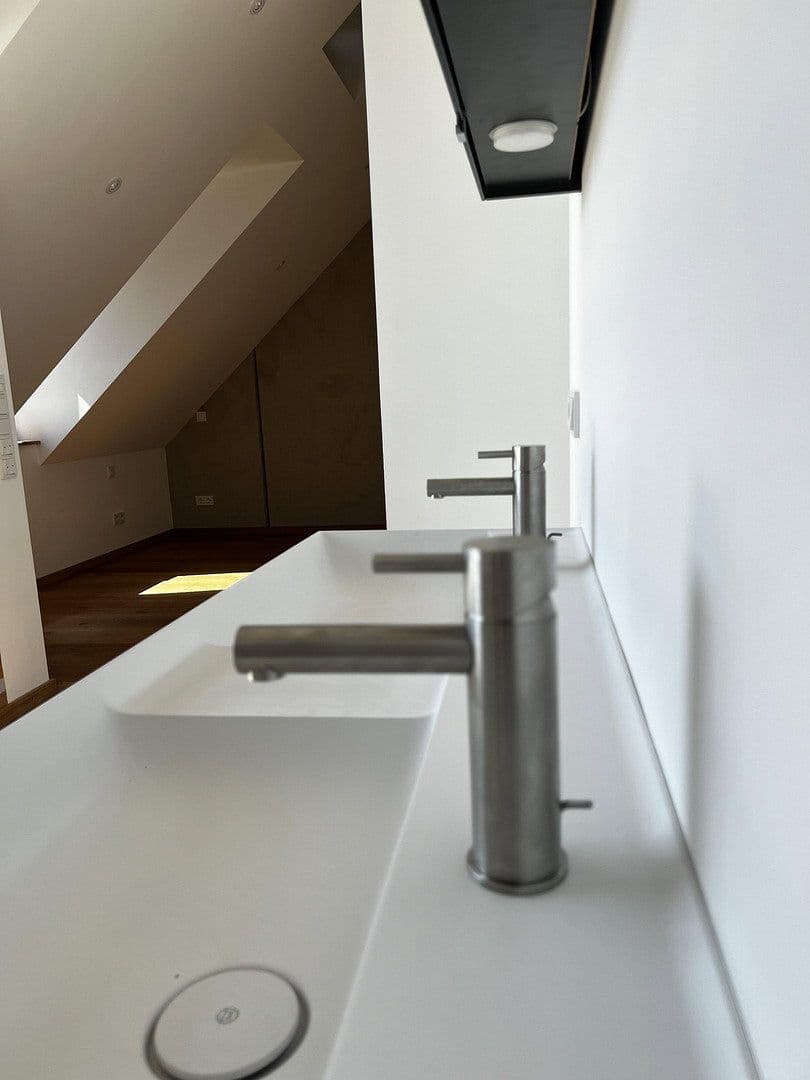 Prenájom bytu 4-izbový 144 m², Lerchenfeldstraße 28, München, Bavorsko Prenájom bytu 4-izbový 144 m², Lerchenfeldstraße 28, München, Bavorsko