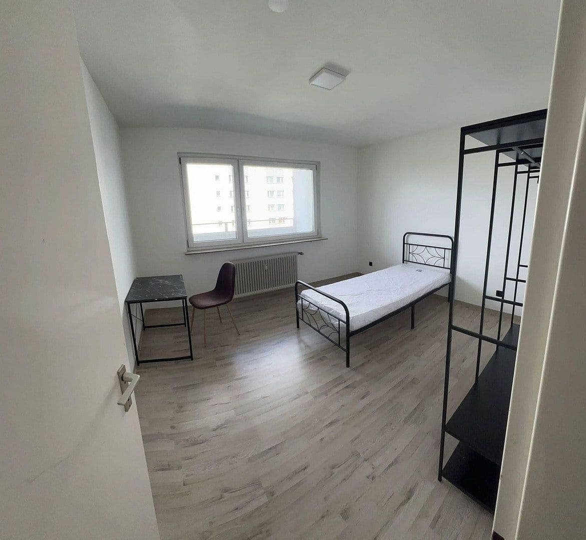Prenájom bytu 4-izbový 90 m², Gerhart - Hauptmann Straße 15, Erlangen, Bavorsko Prenájom bytu 4-izbový 90 m², Gerhart - Hauptmann Straße 15, Erlangen, Bavorsko