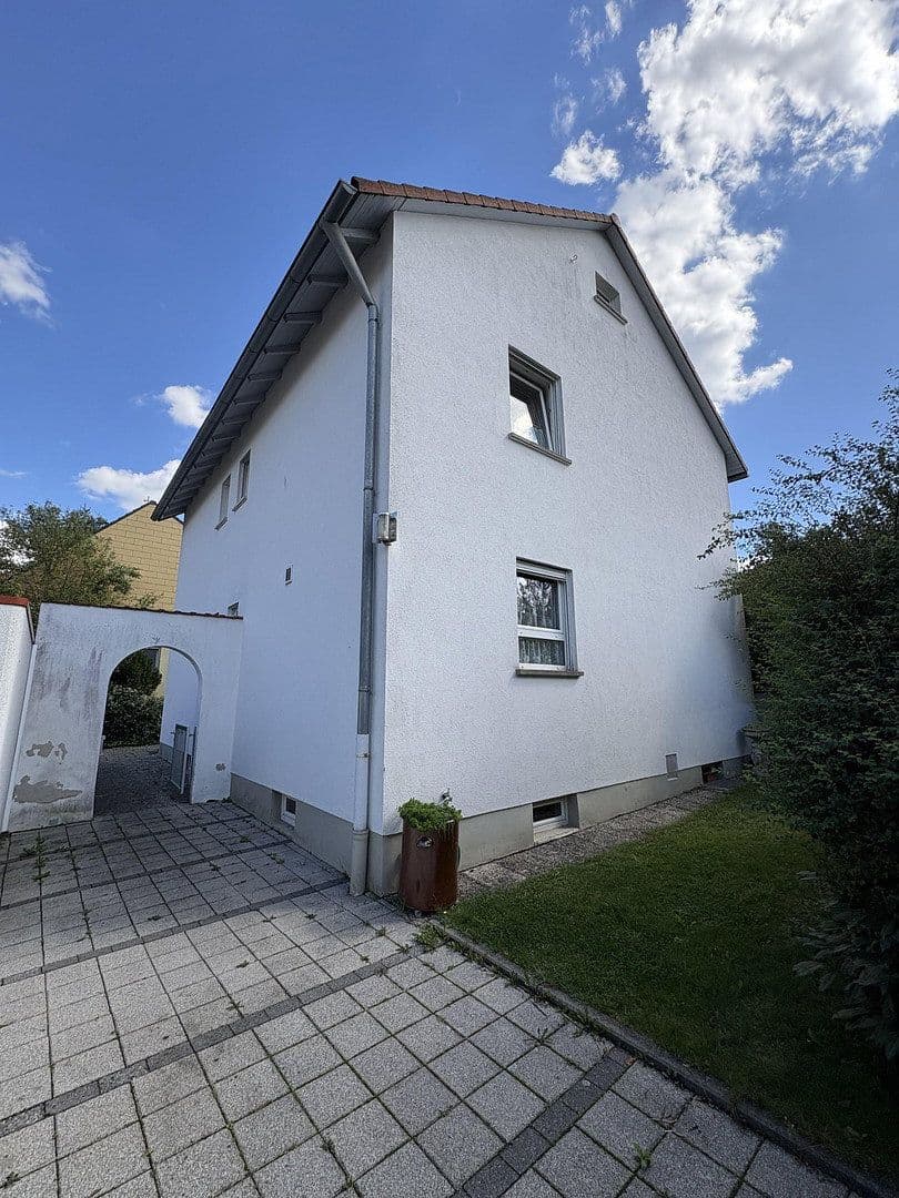 Predaj domu 125 m², pozemok 672 m², Erlangen, Bavorsko Predaj domu 125 m², pozemok 672 m², Erlangen, Bavorsko
