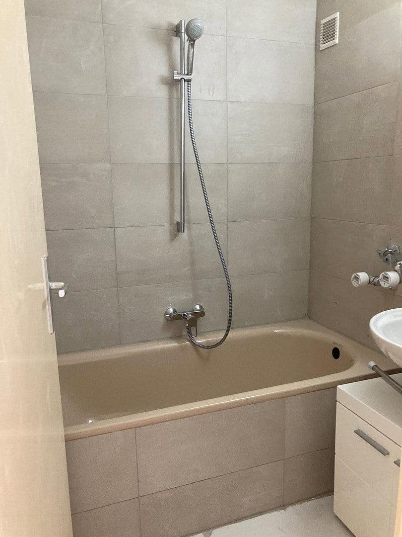 Prenájom bytu 71 m², Stuttgarterstr.17, Heilbronn, Bádensko-Wurttembersko Prenájom bytu 71 m², Stuttgarterstr.17, Heilbronn, Bádensko-Wurttembersko