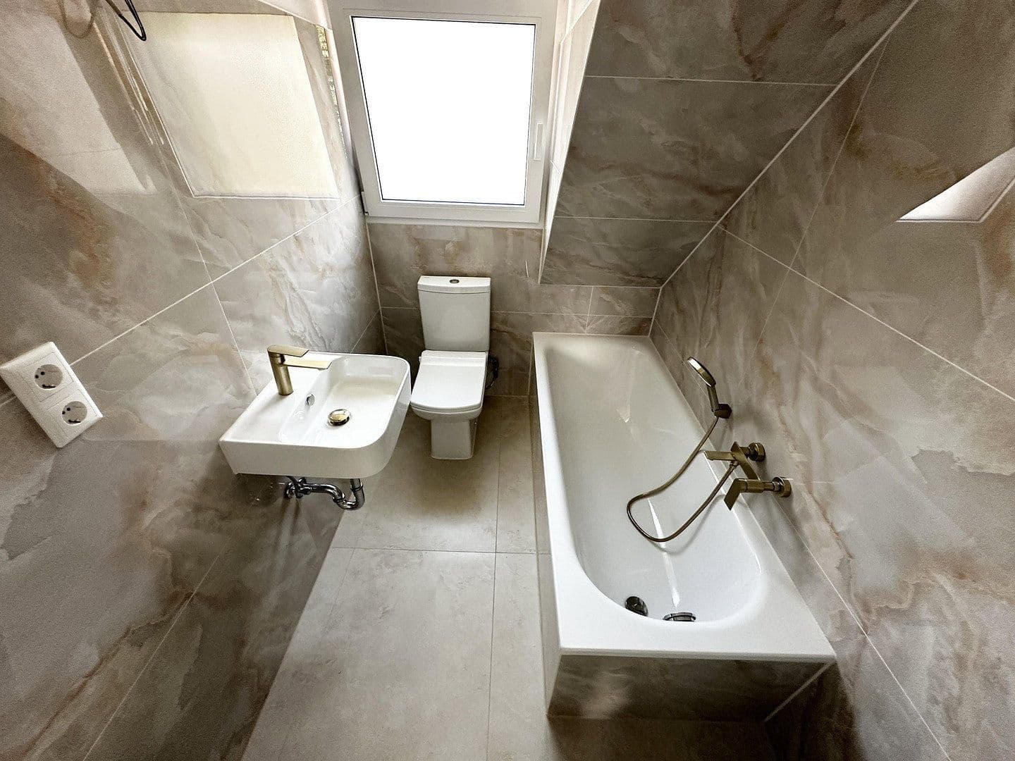 Prenájom bytu 3-izbový 55 m², Königstraße 17, Oberhausen, Severné Porýnie - Westfálsko Prenájom bytu 3-izbový 55 m², Königstraße 17, Oberhausen, Severné Porýnie - Westfálsko