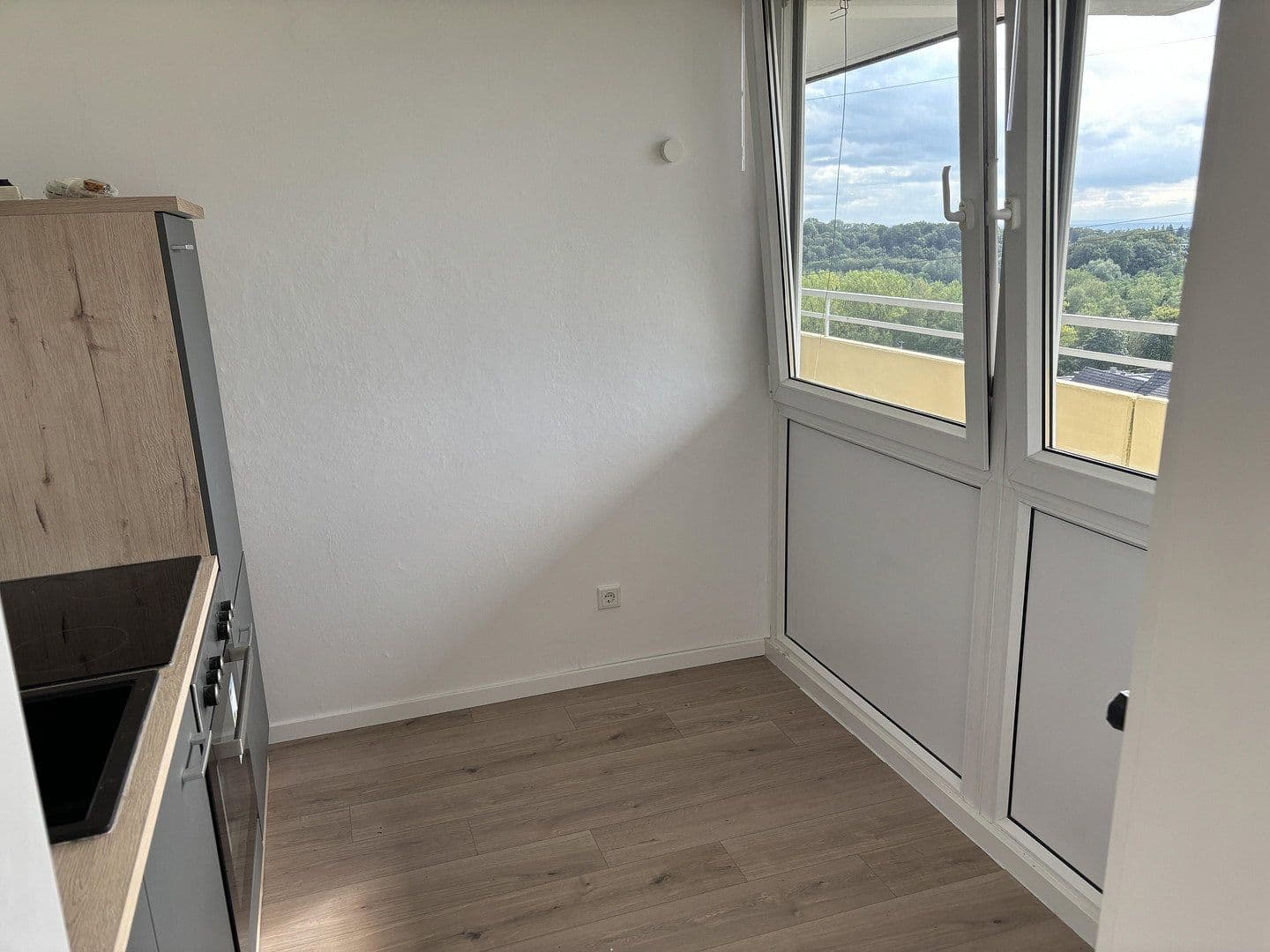 Prenájom bytu 2-izbový 69 m², Otto-Hahn-Straße 1, Bergisch Gladbach, Severné Porýnie - Westfálsko Prenájom bytu 2-izbový 69 m², Otto-Hahn-Straße 1, Bergisch Gladbach, Severné Porýnie - Westfálsko