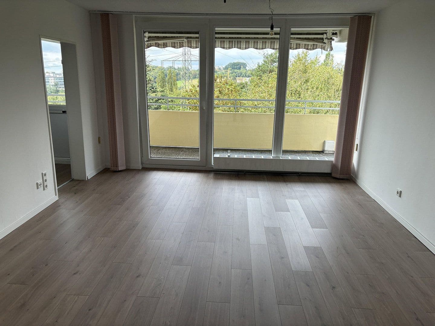 Prenájom bytu 2-izbový 69 m², Otto-Hahn-Straße 1, Bergisch Gladbach, Severné Porýnie - Westfálsko Prenájom bytu 2-izbový 69 m², Otto-Hahn-Straße 1, Bergisch Gladbach, Severné Porýnie - Westfálsko