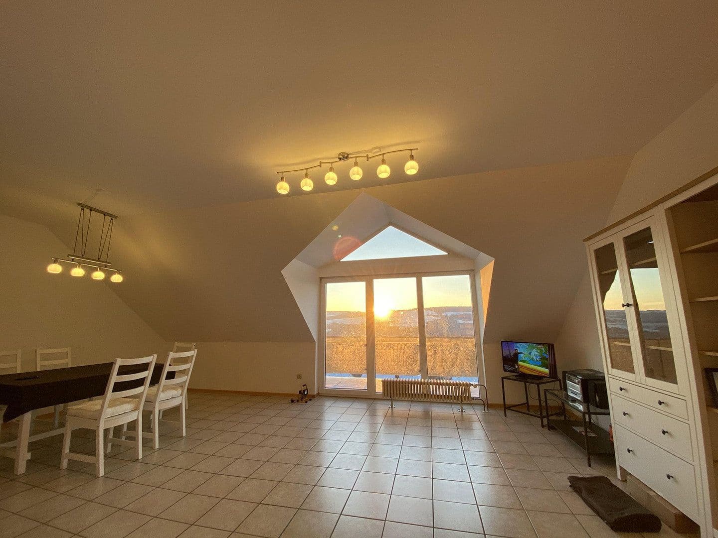 Prenájom bytu 3-izbový 103 m², Korlingen, Porýnie-Falcko Prenájom bytu 3-izbový 103 m², Korlingen, Porýnie-Falcko