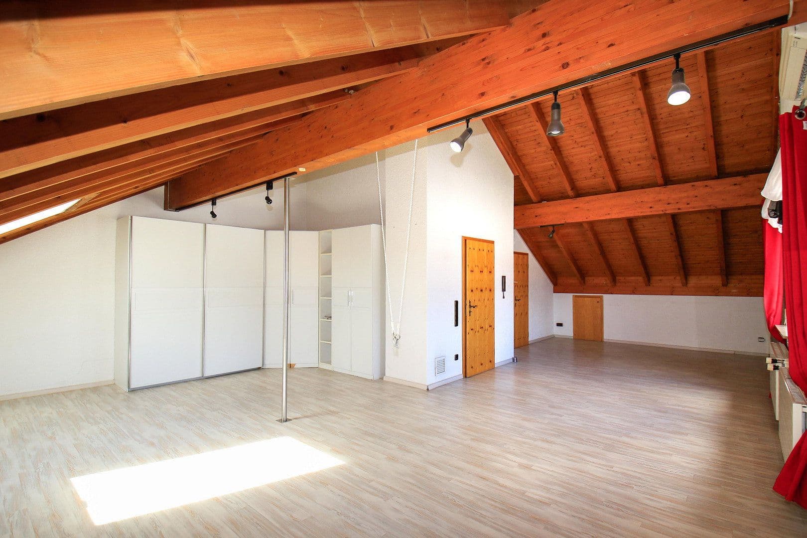 Predaj domu 227 m², pozemok 341 m², Ludwigshafen Maudach, Porýnie-Falcko Predaj domu 227 m², pozemok 341 m², Ludwigshafen Maudach, Porýnie-Falcko