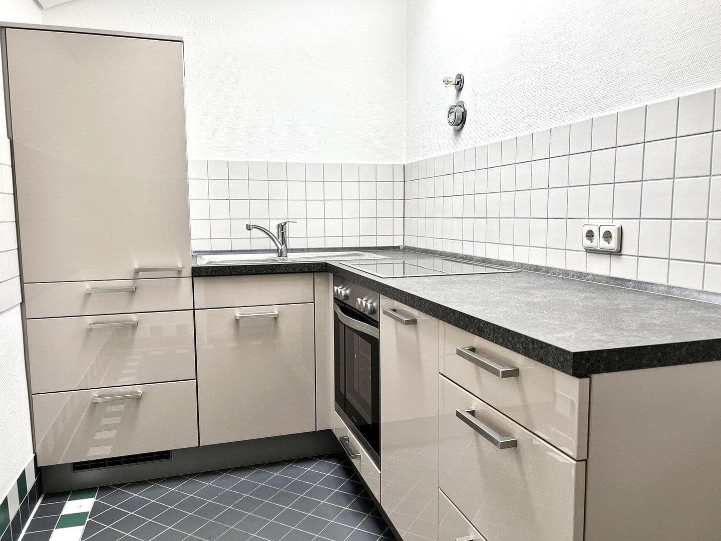 Prenájom kancelárie 170 m², Nürnberger Str. 2a-4, Hanau, Hesensko Prenájom kancelárie 170 m², Nürnberger Str. 2a-4, Hanau, Hesensko