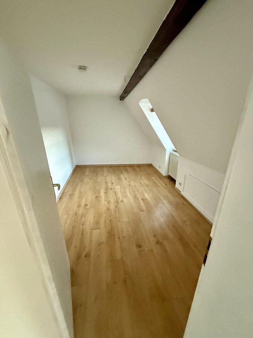 Prenájom bytu 4-izbový 102 m², Grimma, Sasko Prenájom bytu 4-izbový 102 m², Grimma, Sasko