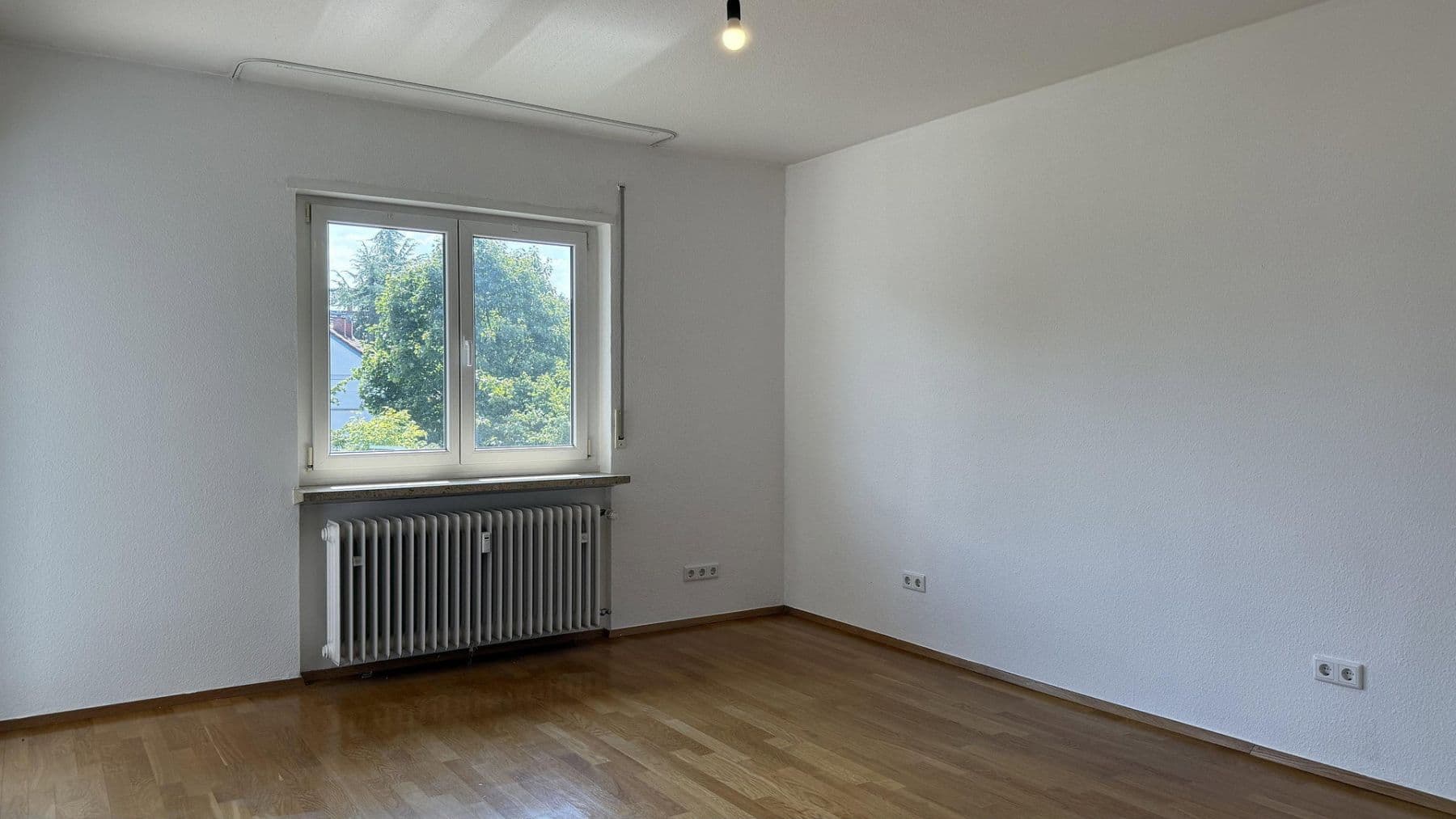 Prenájom bytu 2-izbový 95 m², Karlsruhe, Bádensko-Wurttembersko Prenájom bytu 2-izbový 95 m², Karlsruhe, Bádensko-Wurttembersko