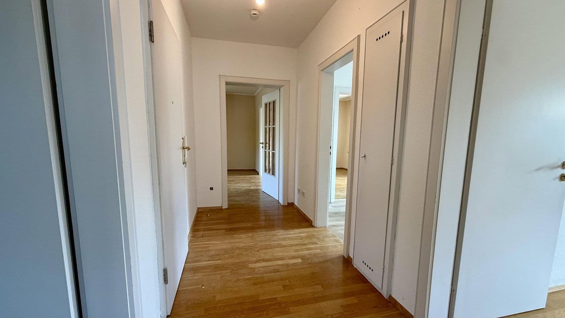 Prenájom bytu 2-izbový 95 m², Karlsruhe, Bádensko-Wurttembersko Prenájom bytu 2-izbový 95 m², Karlsruhe, Bádensko-Wurttembersko