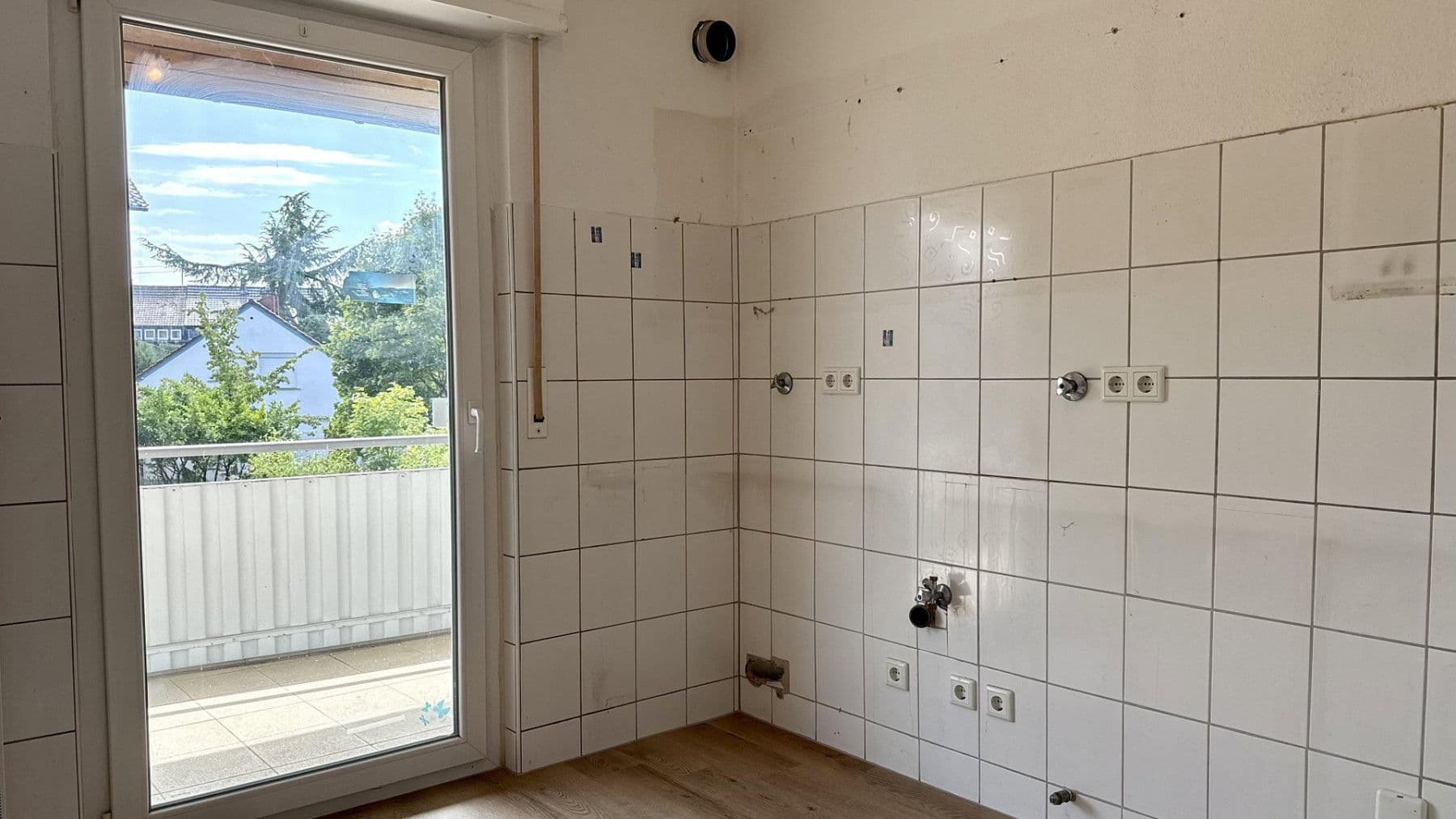 Prenájom bytu 2-izbový 95 m², Karlsruhe, Bádensko-Wurttembersko Prenájom bytu 2-izbový 95 m², Karlsruhe, Bádensko-Wurttembersko
