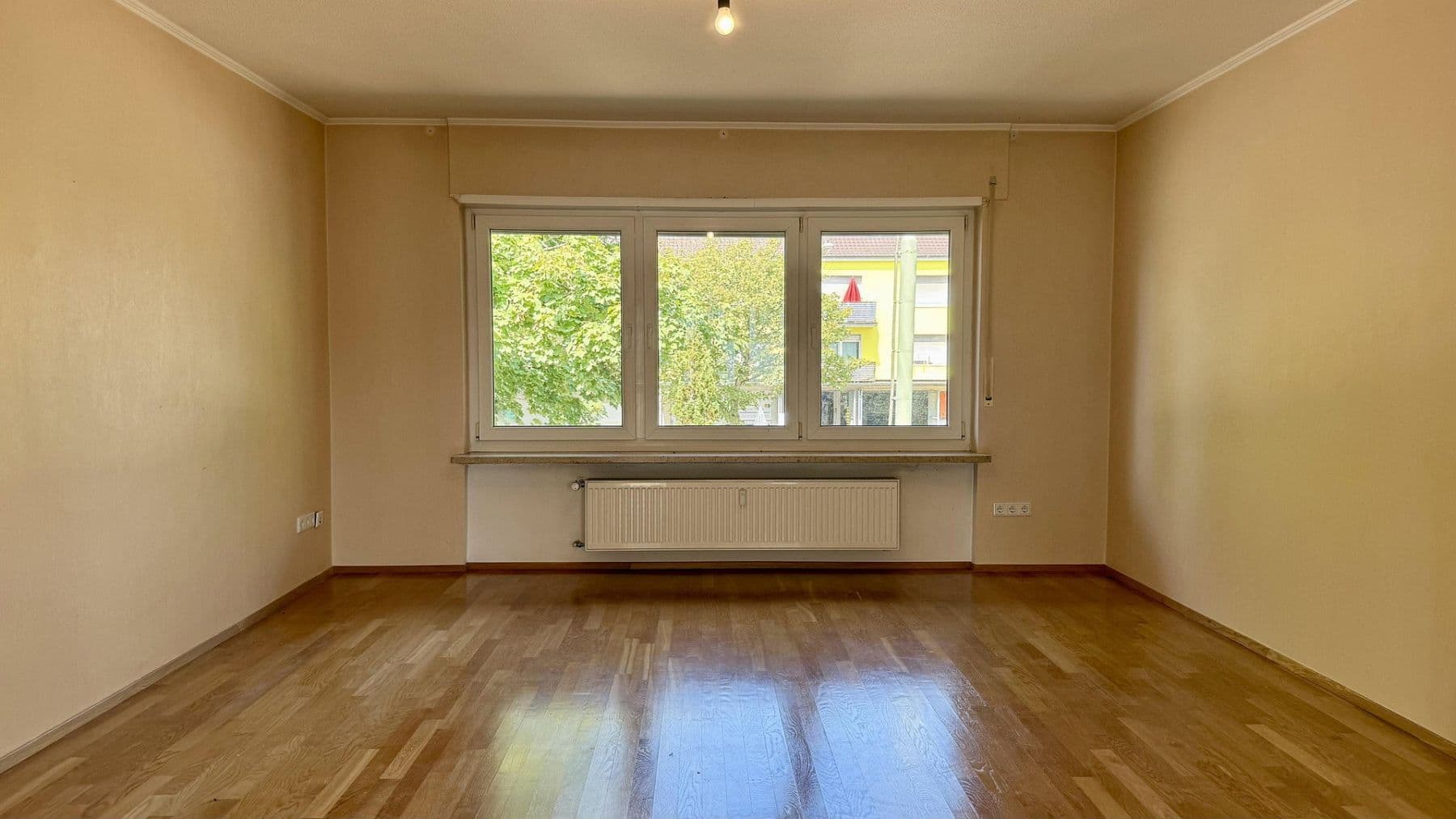 Prenájom bytu 2-izbový 95 m², Karlsruhe, Bádensko-Wurttembersko Prenájom bytu 2-izbový 95 m², Karlsruhe, Bádensko-Wurttembersko