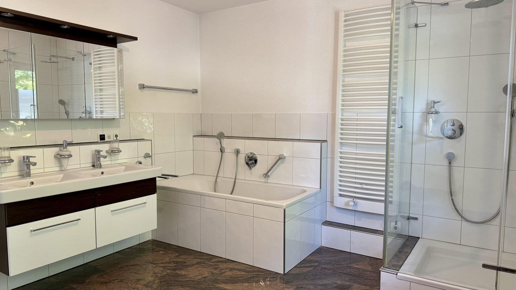 Prenájom bytu 2-izbový 95 m², Karlsruhe, Bádensko-Wurttembersko Prenájom bytu 2-izbový 95 m², Karlsruhe, Bádensko-Wurttembersko