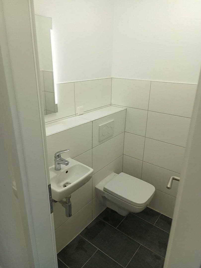 Prenájom bytu 3-izbový 91 m², Im Mainfeld 23, Frankfurt, Hesensko Prenájom bytu 3-izbový 91 m², Im Mainfeld 23, Frankfurt, Hesensko