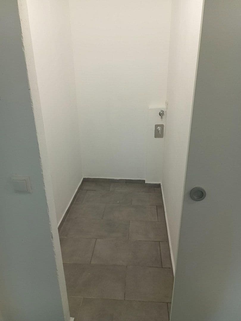 Prenájom bytu 3-izbový 91 m², Im Mainfeld 23, Frankfurt, Hesensko Prenájom bytu 3-izbový 91 m², Im Mainfeld 23, Frankfurt, Hesensko