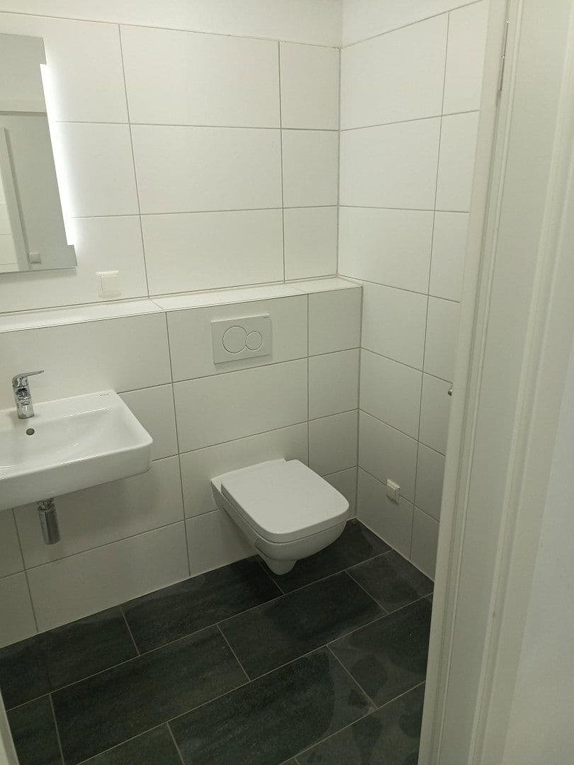 Prenájom bytu 3-izbový 91 m², Im Mainfeld 23, Frankfurt, Hesensko Prenájom bytu 3-izbový 91 m², Im Mainfeld 23, Frankfurt, Hesensko