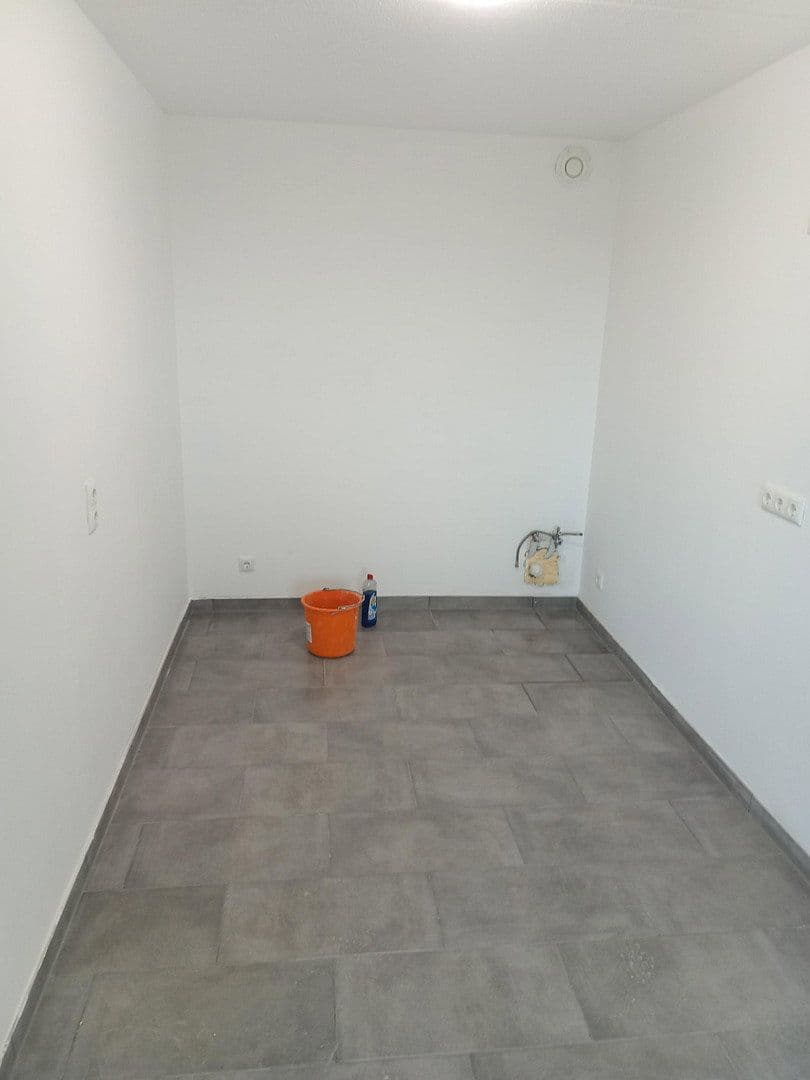 Prenájom bytu 3-izbový 91 m², Im Mainfeld 23, Frankfurt, Hesensko Prenájom bytu 3-izbový 91 m², Im Mainfeld 23, Frankfurt, Hesensko