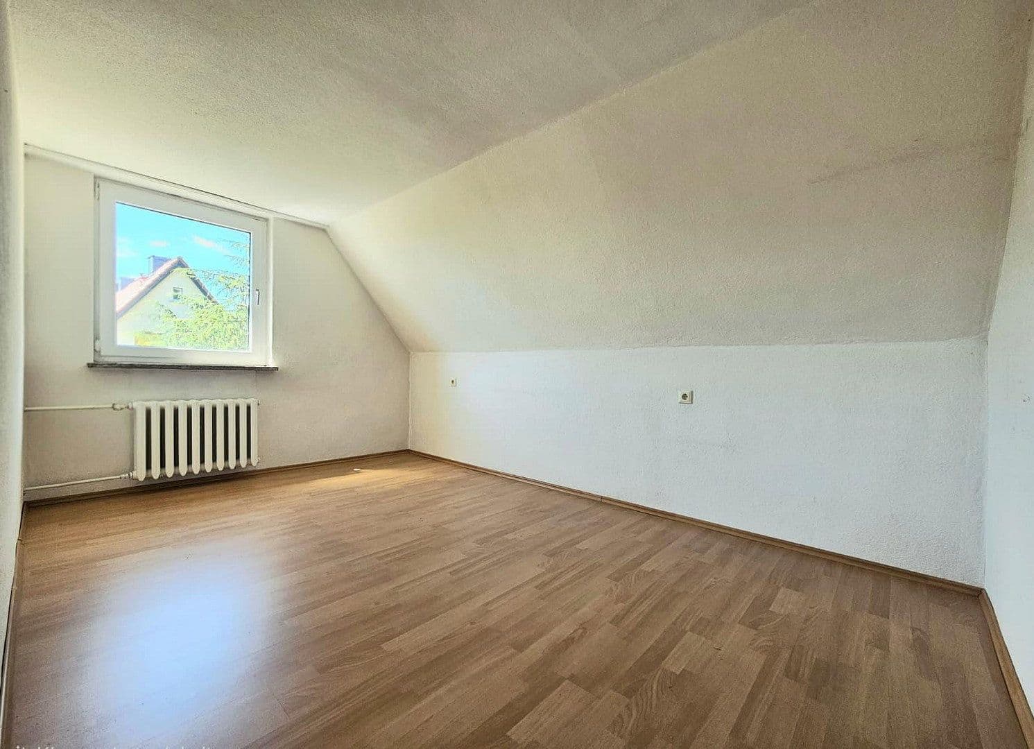 Predaj domu 130 m², pozemok 871 m², Straße der Neuen Zeit 15, Südharz, Sasko-Anhaltsko Predaj domu 130 m², pozemok 871 m², Straße der Neuen Zeit 15, Südharz, Sasko-Anhaltsko