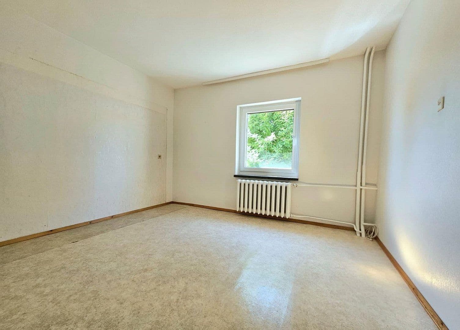 Predaj domu 130 m², pozemok 871 m², Straße der Neuen Zeit 15, Südharz, Sasko-Anhaltsko Predaj domu 130 m², pozemok 871 m², Straße der Neuen Zeit 15, Südharz, Sasko-Anhaltsko