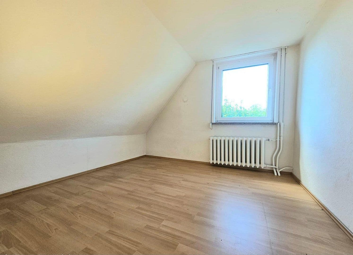 Predaj domu 130 m², pozemok 871 m², Straße der Neuen Zeit 15, Südharz, Sasko-Anhaltsko Predaj domu 130 m², pozemok 871 m², Straße der Neuen Zeit 15, Südharz, Sasko-Anhaltsko