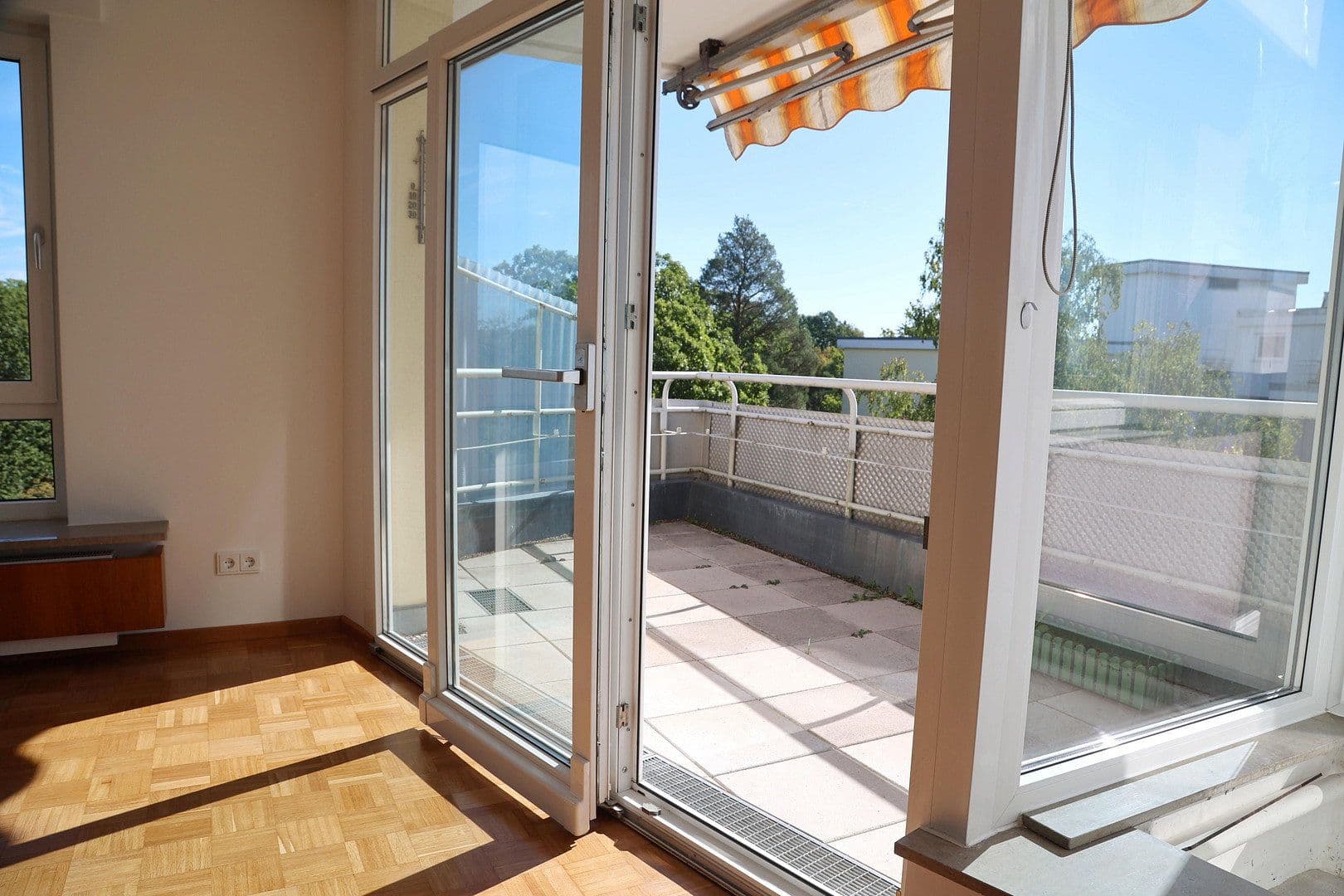 Prenájom bytu 2-izbový 100 m², Taunusstraße 58, Böblingen, Bádensko-Wurttembersko Prenájom bytu 2-izbový 100 m², Taunusstraße 58, Böblingen, Bádensko-Wurttembersko