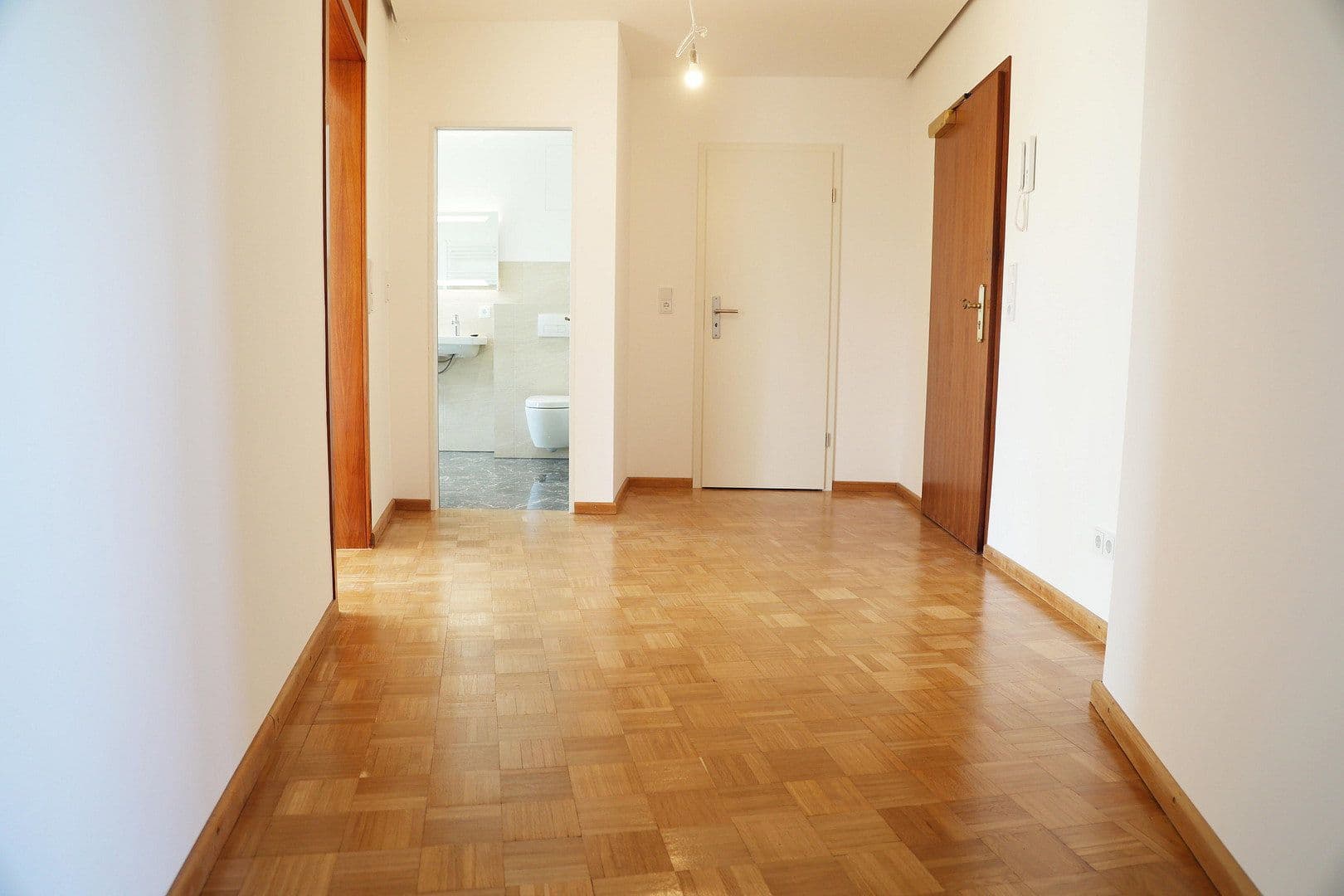 Prenájom bytu 2-izbový 100 m², Taunusstraße 58, Böblingen, Bádensko-Wurttembersko Prenájom bytu 2-izbový 100 m², Taunusstraße 58, Böblingen, Bádensko-Wurttembersko
