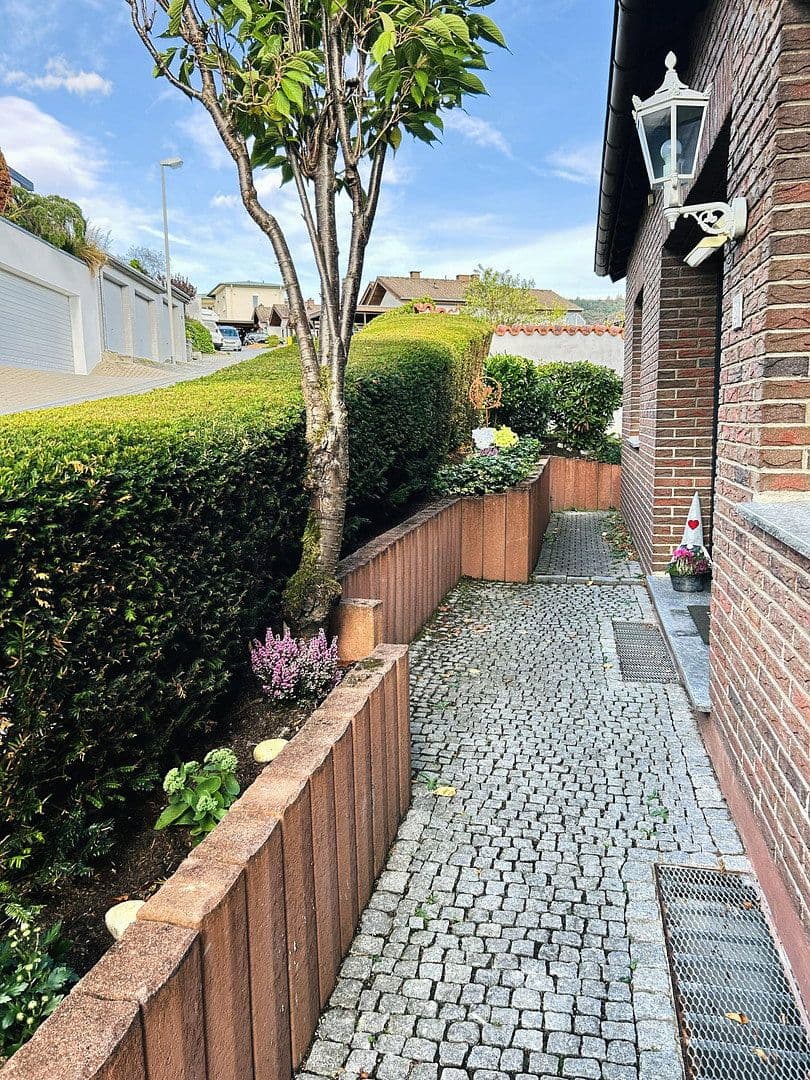 Prenájom domu 135 m², pozemok 587 m², Auf der Hardt 1, Bad Ems, Porýnie-Falcko Prenájom domu 135 m², pozemok 587 m², Auf der Hardt 1, Bad Ems, Porýnie-Falcko