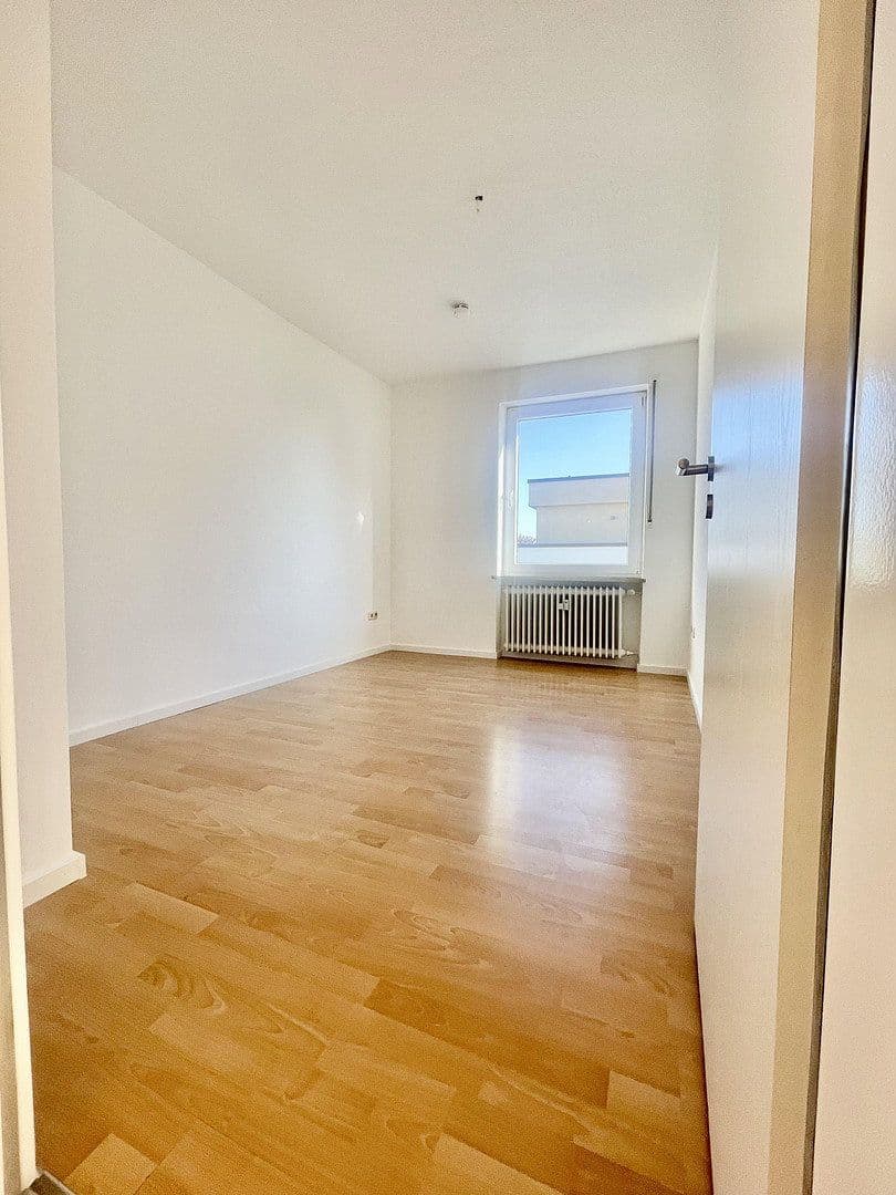 Prenájom bytu 3-izbový 83 m², München, Bavorsko Prenájom bytu 3-izbový 83 m², München, Bavorsko