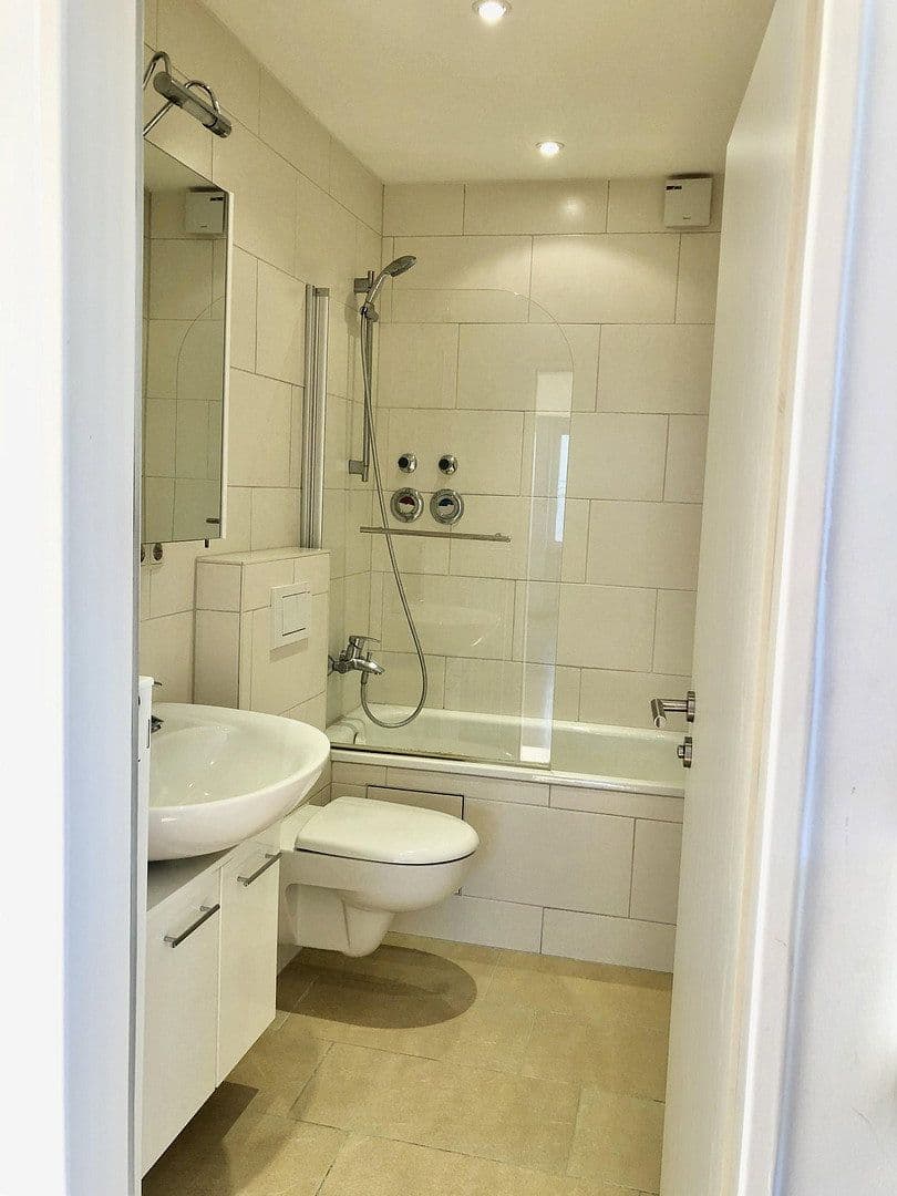 Prenájom bytu 3-izbový 83 m², München, Bavorsko Prenájom bytu 3-izbový 83 m², München, Bavorsko