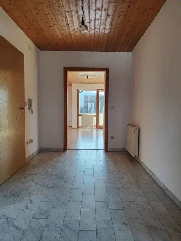 Prenájom bytu 3-izbový 100 m², Karlsruhe, Bádensko-Wurttembersko Prenájom bytu 3-izbový 100 m², Karlsruhe, Bádensko-Wurttembersko