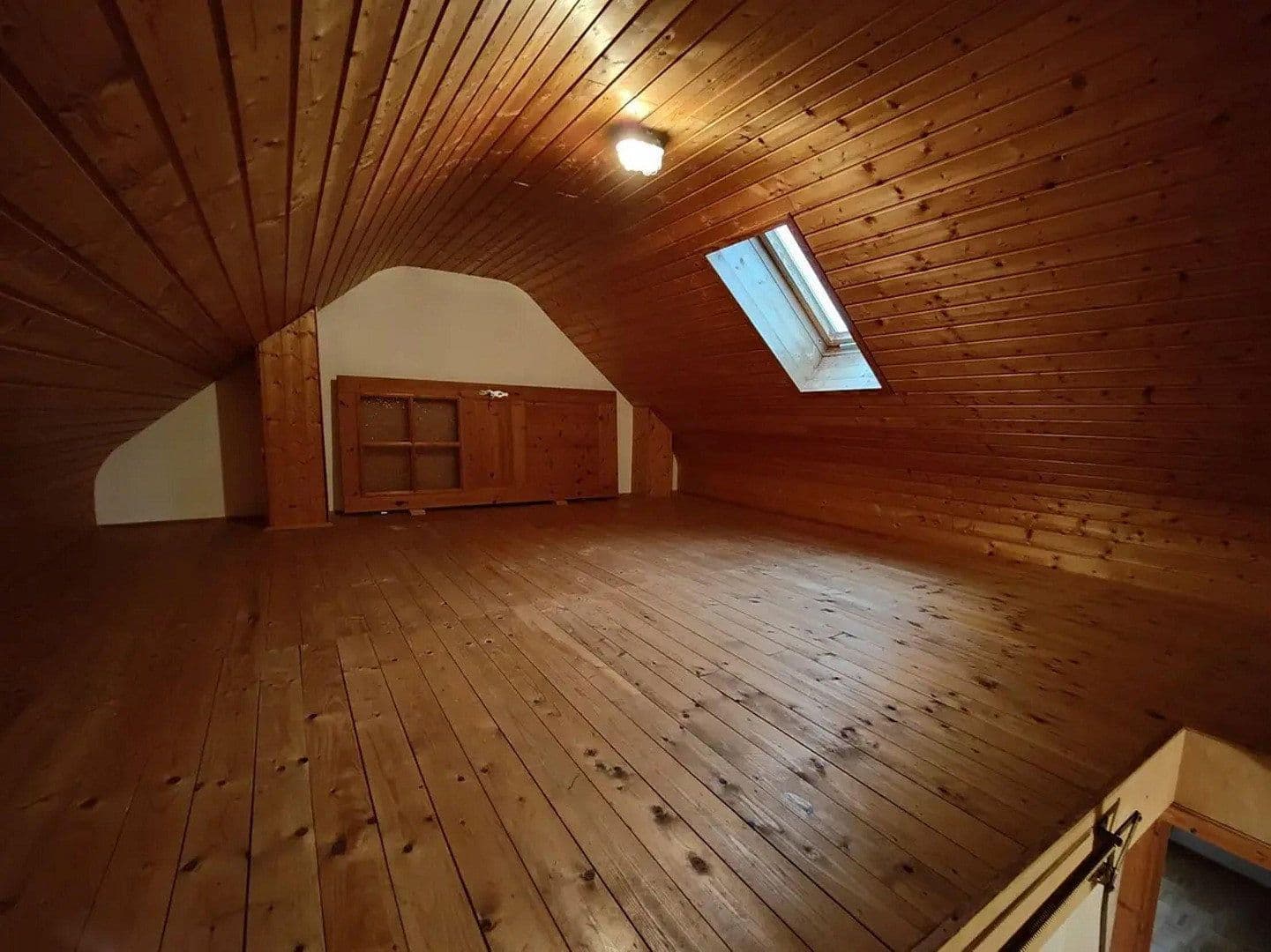 Prenájom bytu 3-izbový 100 m², Karlsruhe, Bádensko-Wurttembersko Prenájom bytu 3-izbový 100 m², Karlsruhe, Bádensko-Wurttembersko