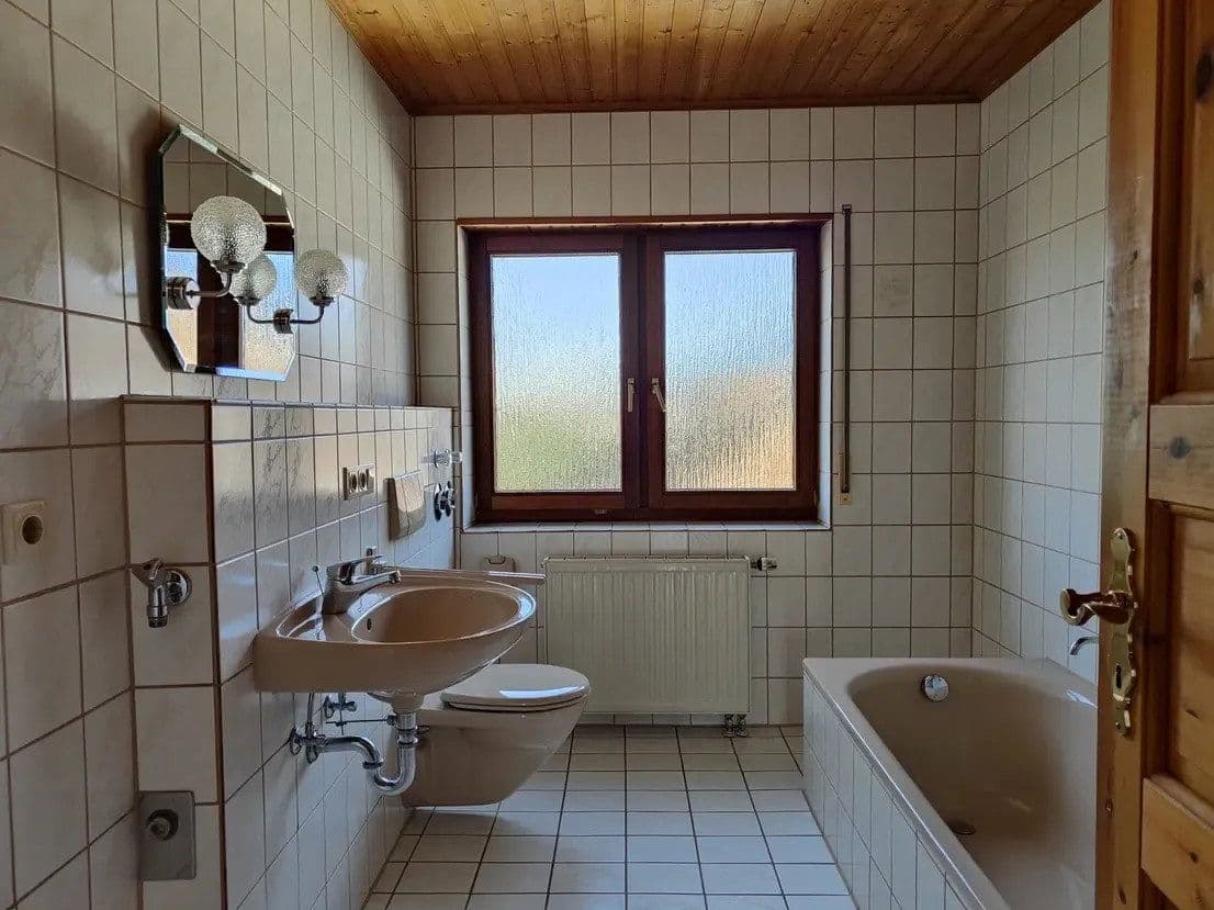 Prenájom bytu 3-izbový 100 m², Karlsruhe, Bádensko-Wurttembersko Prenájom bytu 3-izbový 100 m², Karlsruhe, Bádensko-Wurttembersko
