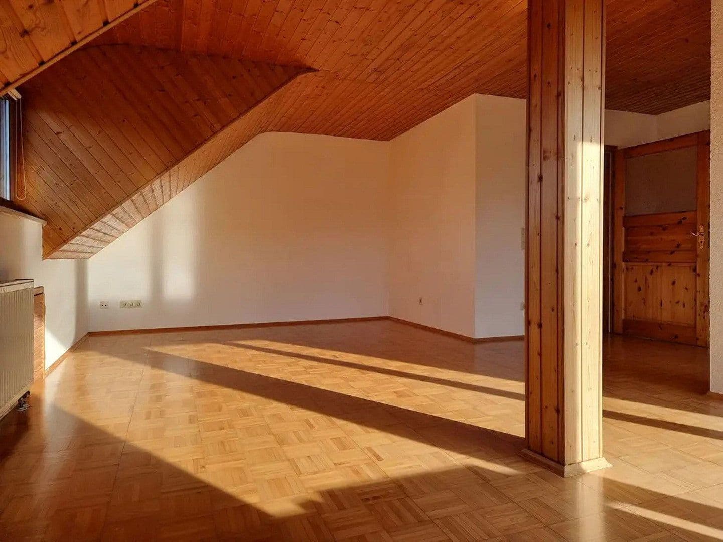 Prenájom bytu 3-izbový 100 m², Karlsruhe, Bádensko-Wurttembersko Prenájom bytu 3-izbový 100 m², Karlsruhe, Bádensko-Wurttembersko