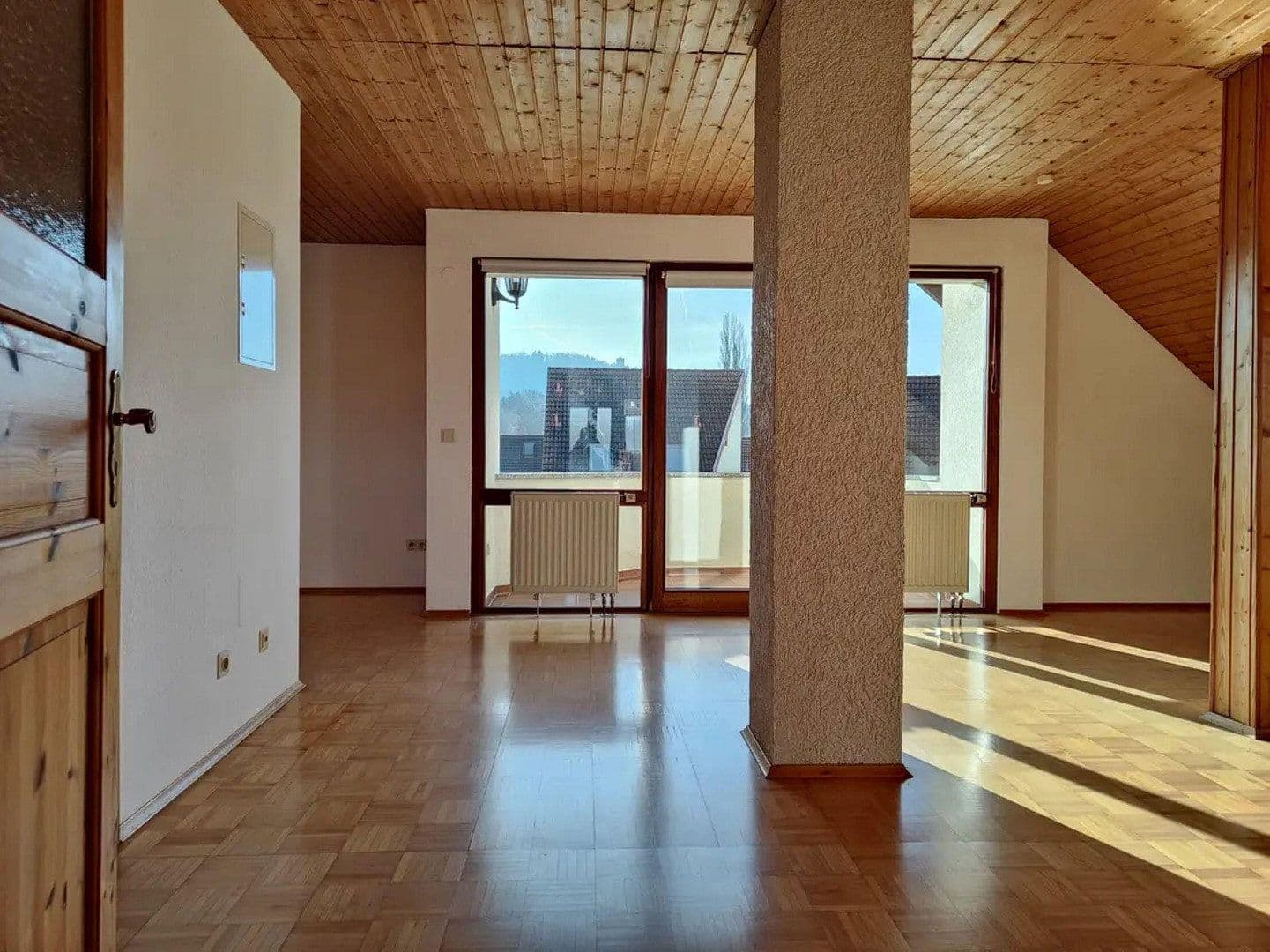 Prenájom bytu 3-izbový 100 m², Karlsruhe, Bádensko-Wurttembersko Prenájom bytu 3-izbový 100 m², Karlsruhe, Bádensko-Wurttembersko