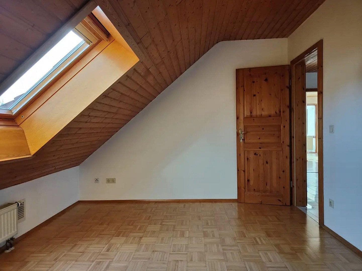 Prenájom bytu 3-izbový 100 m², Karlsruhe, Bádensko-Wurttembersko Prenájom bytu 3-izbový 100 m², Karlsruhe, Bádensko-Wurttembersko
