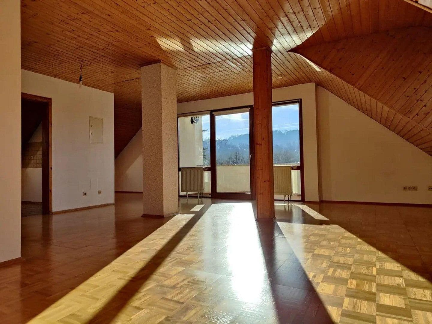 Prenájom bytu 3-izbový 100 m², Karlsruhe, Bádensko-Wurttembersko Prenájom bytu 3-izbový 100 m², Karlsruhe, Bádensko-Wurttembersko