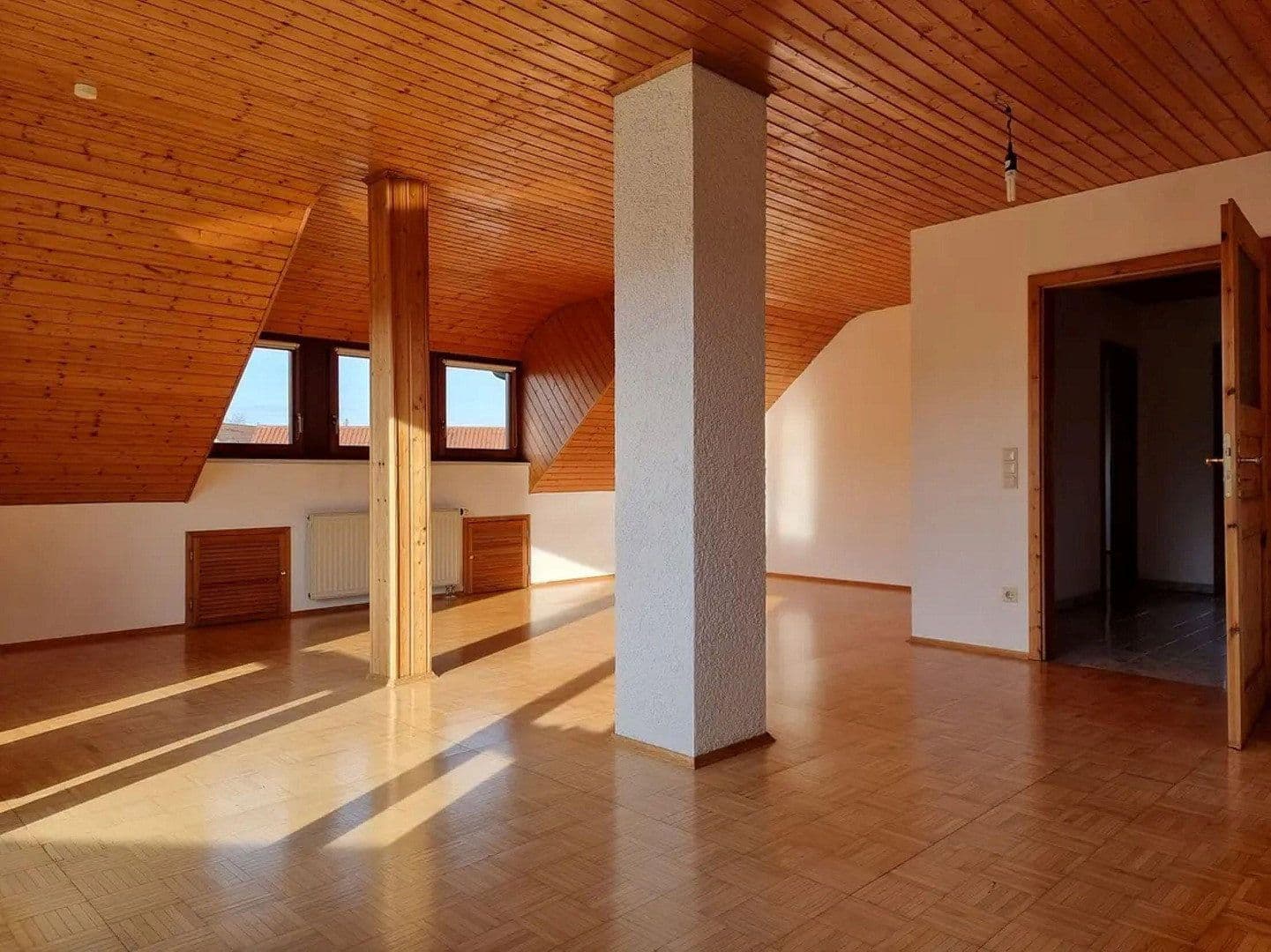 Prenájom bytu 3-izbový 100 m², Karlsruhe, Bádensko-Wurttembersko Prenájom bytu 3-izbový 100 m², Karlsruhe, Bádensko-Wurttembersko
