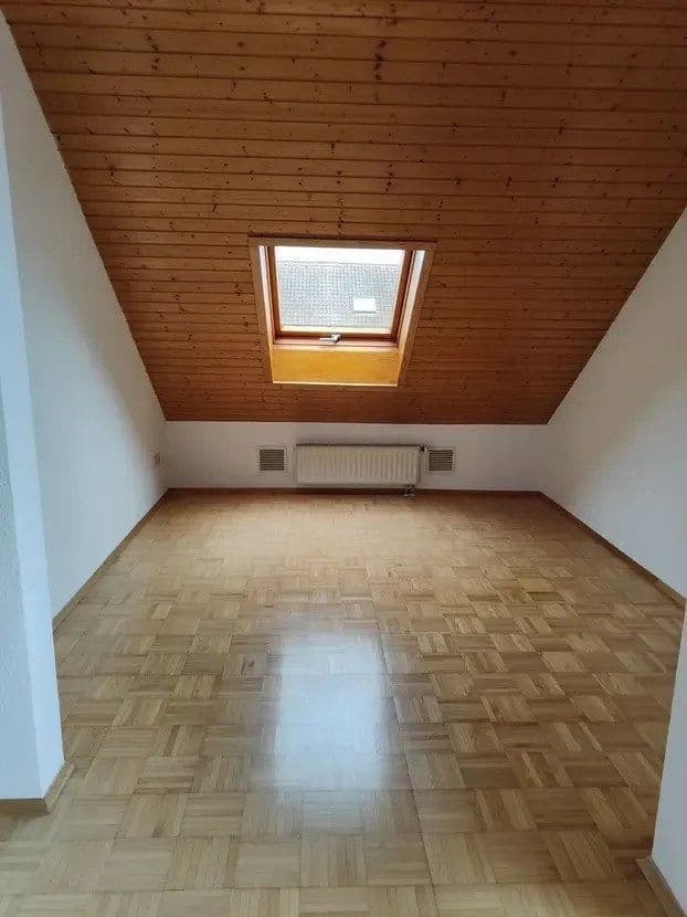 Prenájom bytu 3-izbový 100 m², Karlsruhe, Bádensko-Wurttembersko Prenájom bytu 3-izbový 100 m², Karlsruhe, Bádensko-Wurttembersko