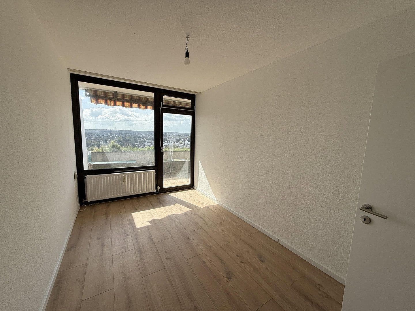 Prenájom bytu 3-izbový 96 m², Mainz, Porýnie-Falcko Prenájom bytu 3-izbový 96 m², Mainz, Porýnie-Falcko