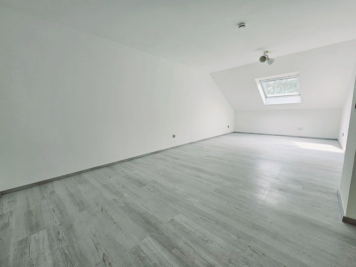 Predaj bytu 4-izbový 105 m², München, Bavorsko Predaj bytu 4-izbový 105 m², München, Bavorsko